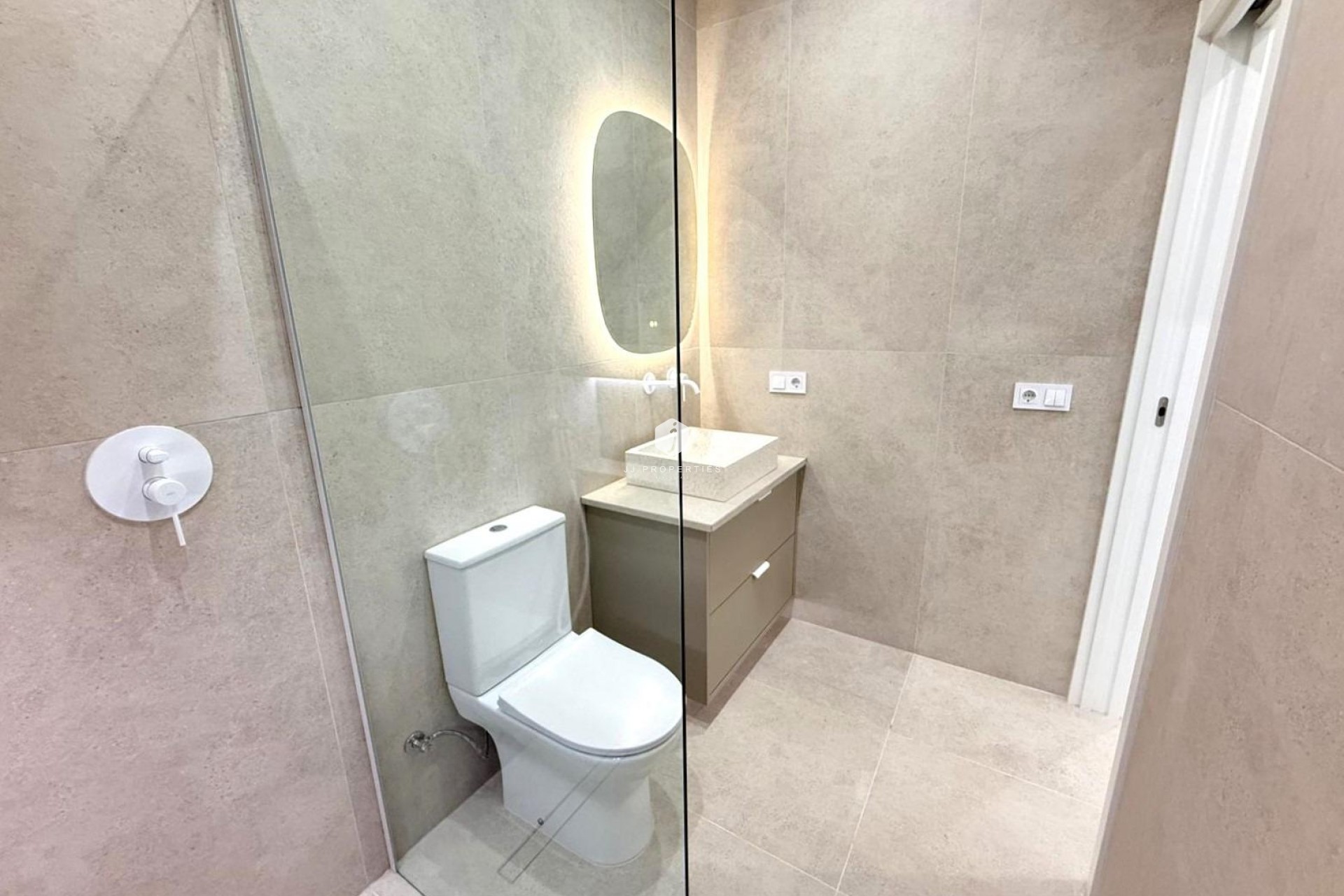 Resale - Villa -
Torrevieja - El chaparral