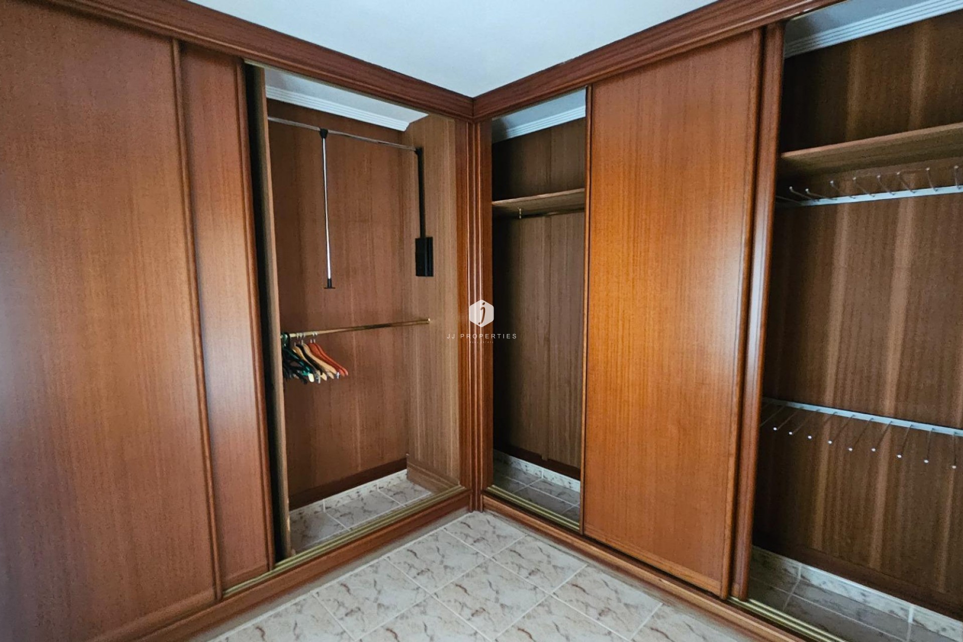 Resale - Villa -
Torrevieja - El chaparral