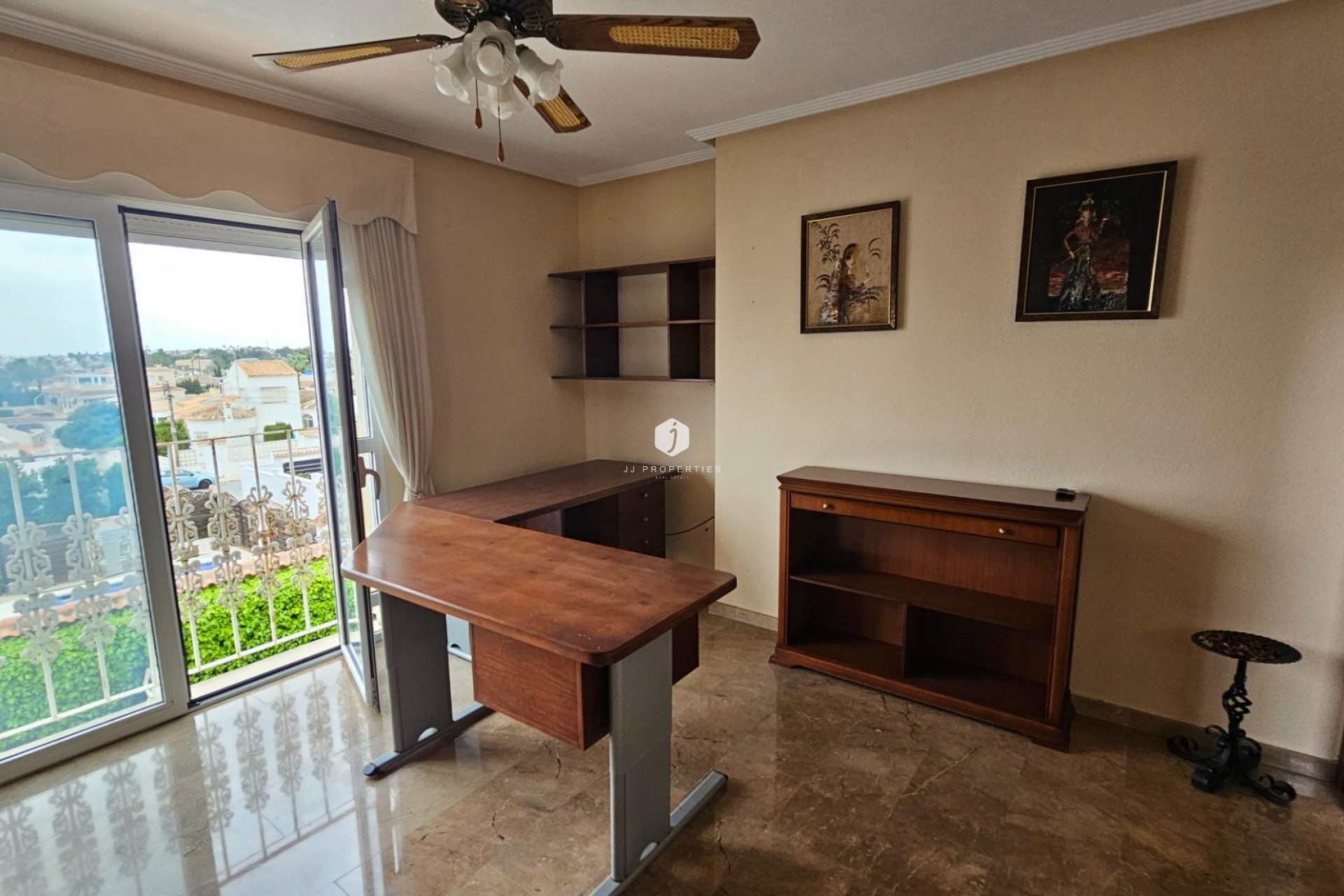 Resale - Villa -
Torrevieja - El chaparral