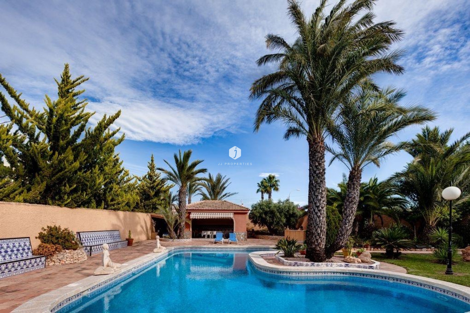 Resale - Villa -
Torrevieja - El chaparral