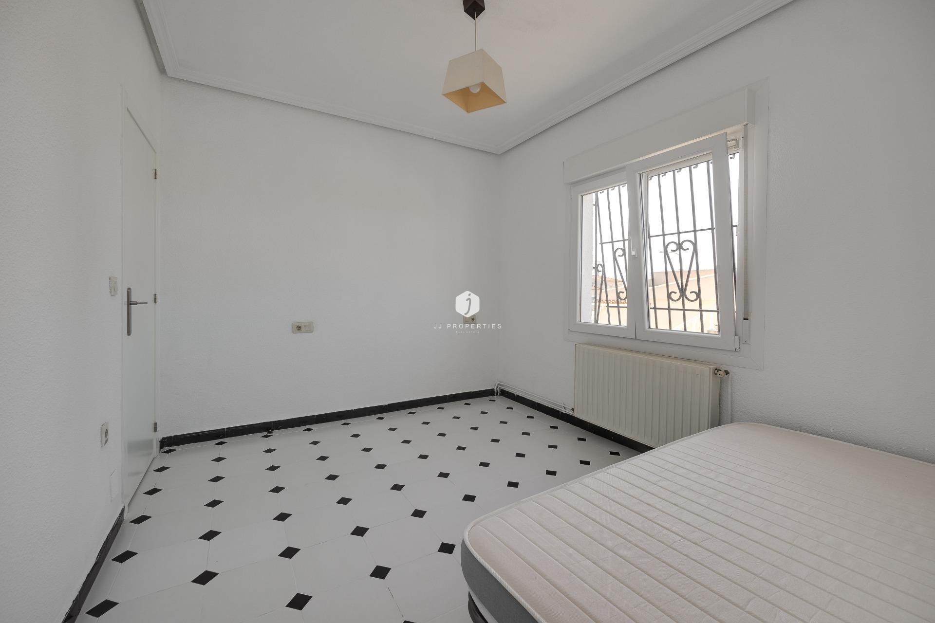 Resale - Villa -
Torrevieja - La Siesta - El Salado - Torreta