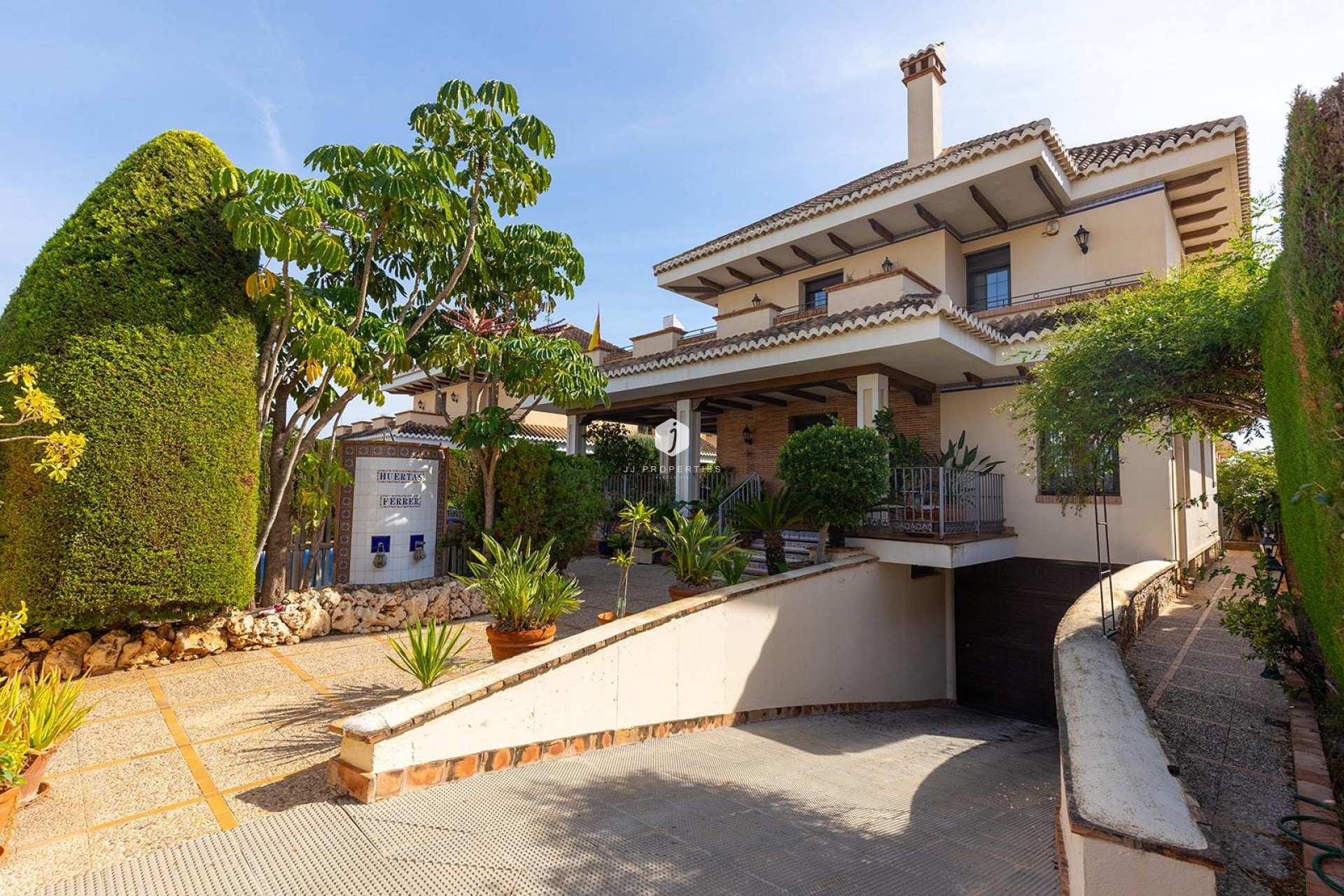 Resale - Villa -
Torrevieja - La veleta