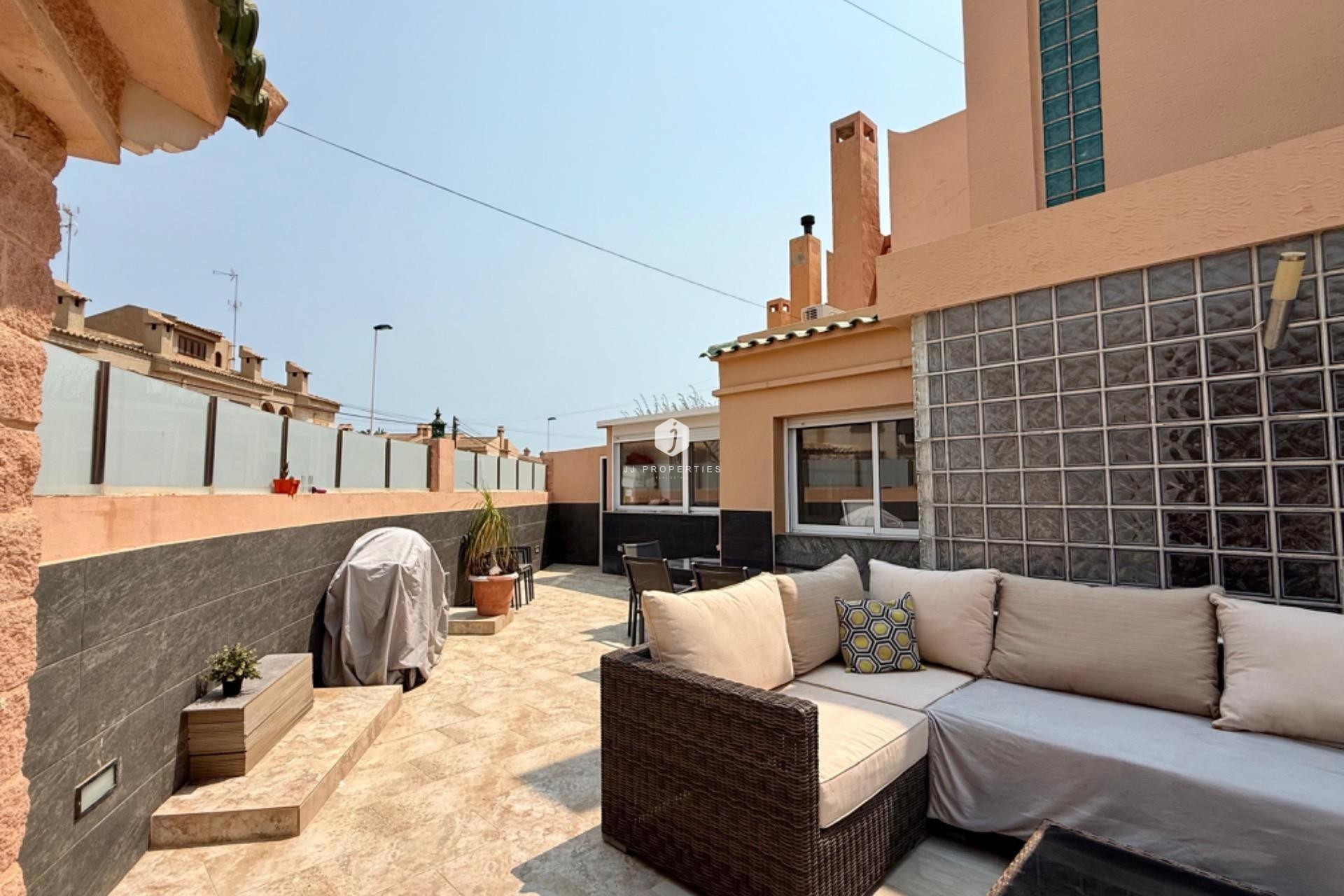 Resale - Villa -
Torrevieja - Los Frutales