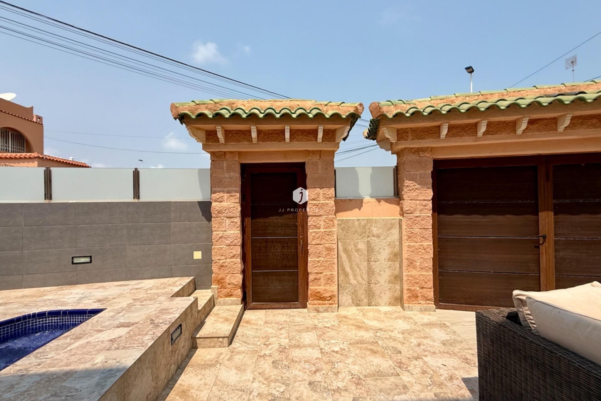 Resale - Villa -
Torrevieja - Los Frutales