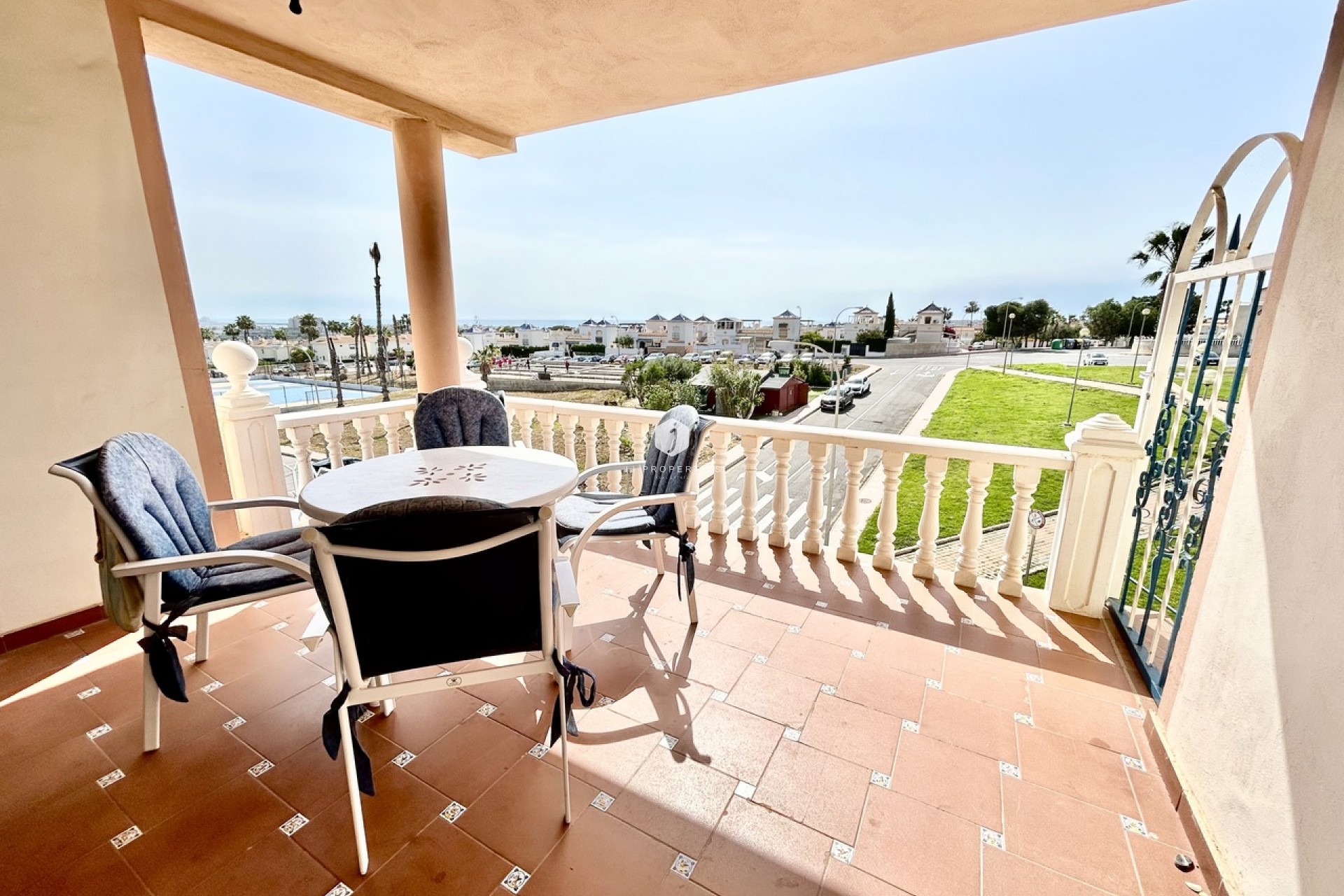 Segunda mano - Apartamento / piso -
Los Altos - Costa Blanca
