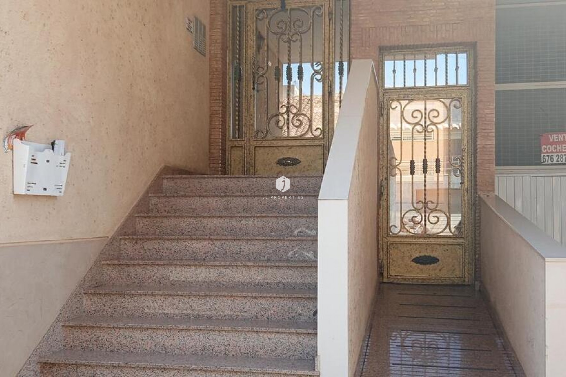 Segunda mano - Apartamento / piso -
Los Montesinos - PUEBLO CENTRO