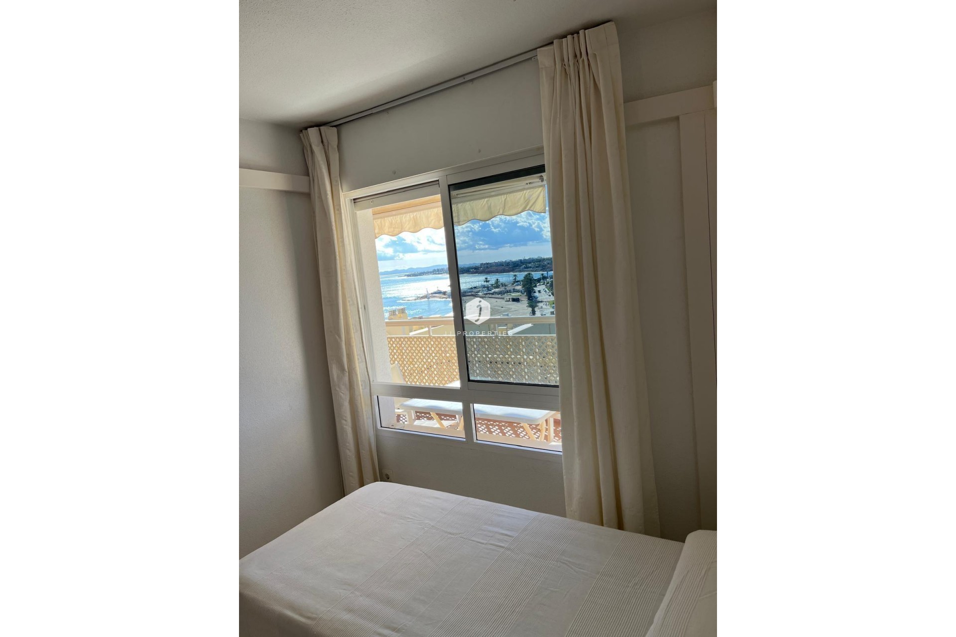 Segunda mano - Apartamento / piso -
Orihuela Costa - Campoamor