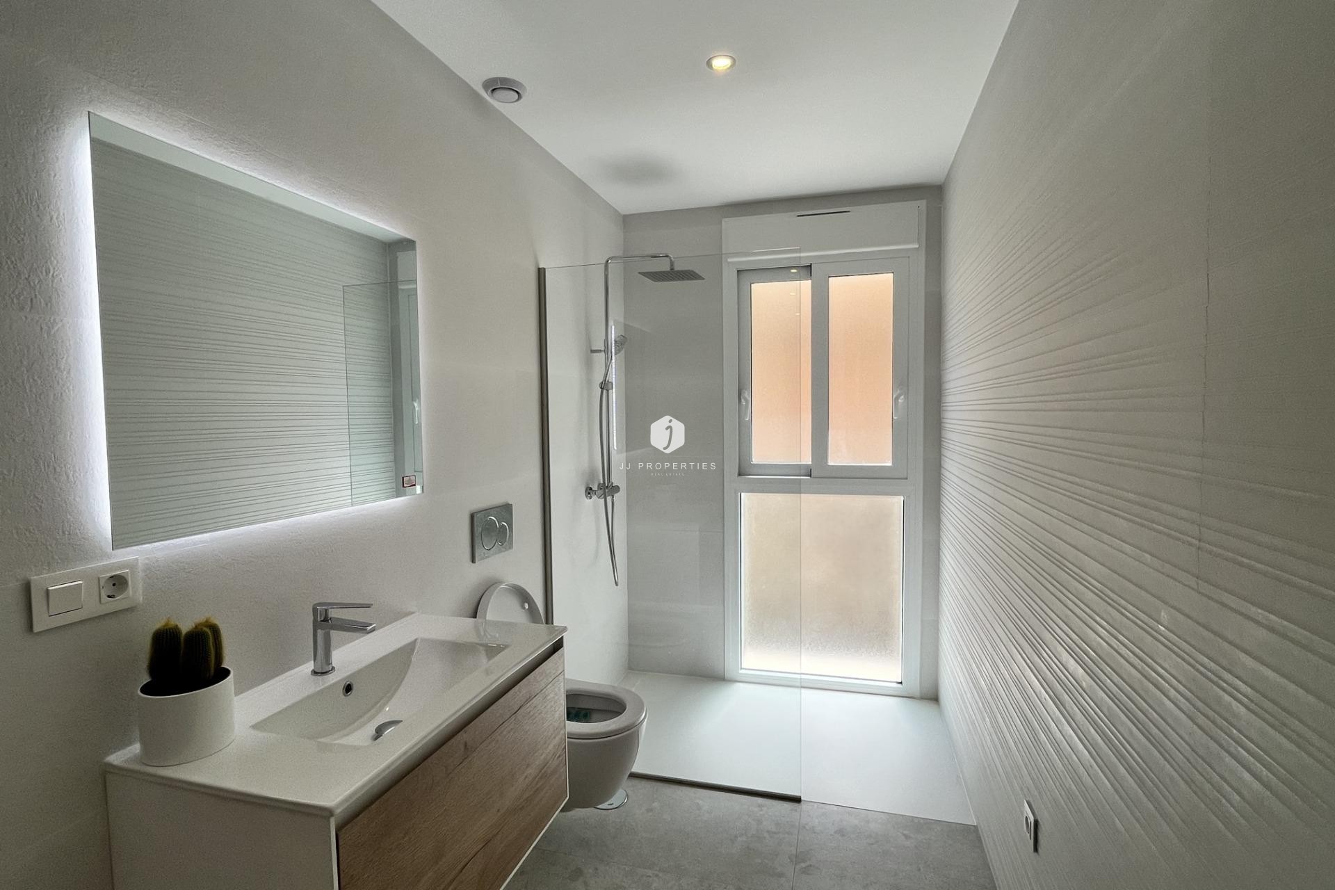 Segunda mano - Apartamento / piso -
Torrevieja - aguas nuevas