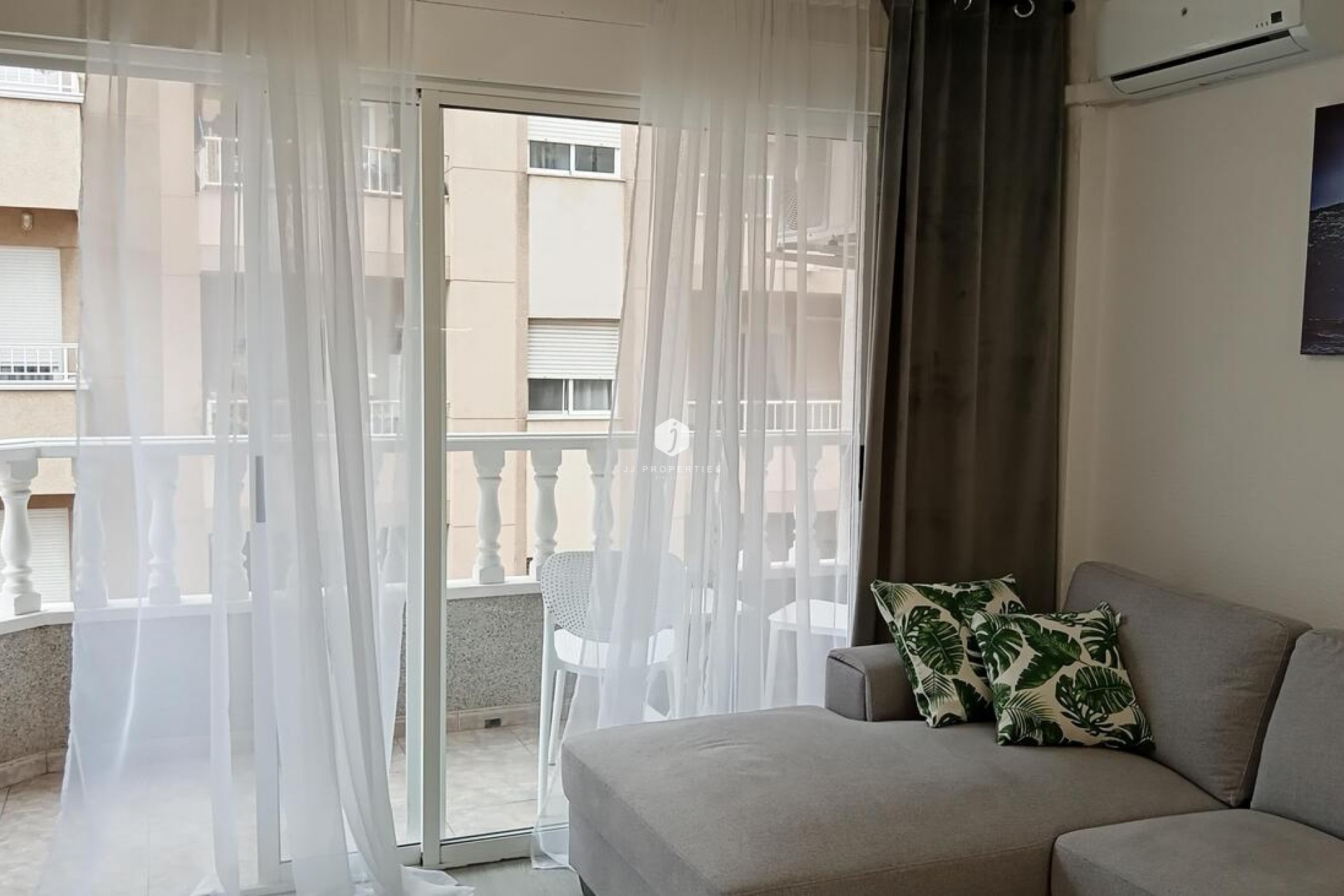 Segunda mano - Apartamento / piso -
Torrevieja - CENTRE