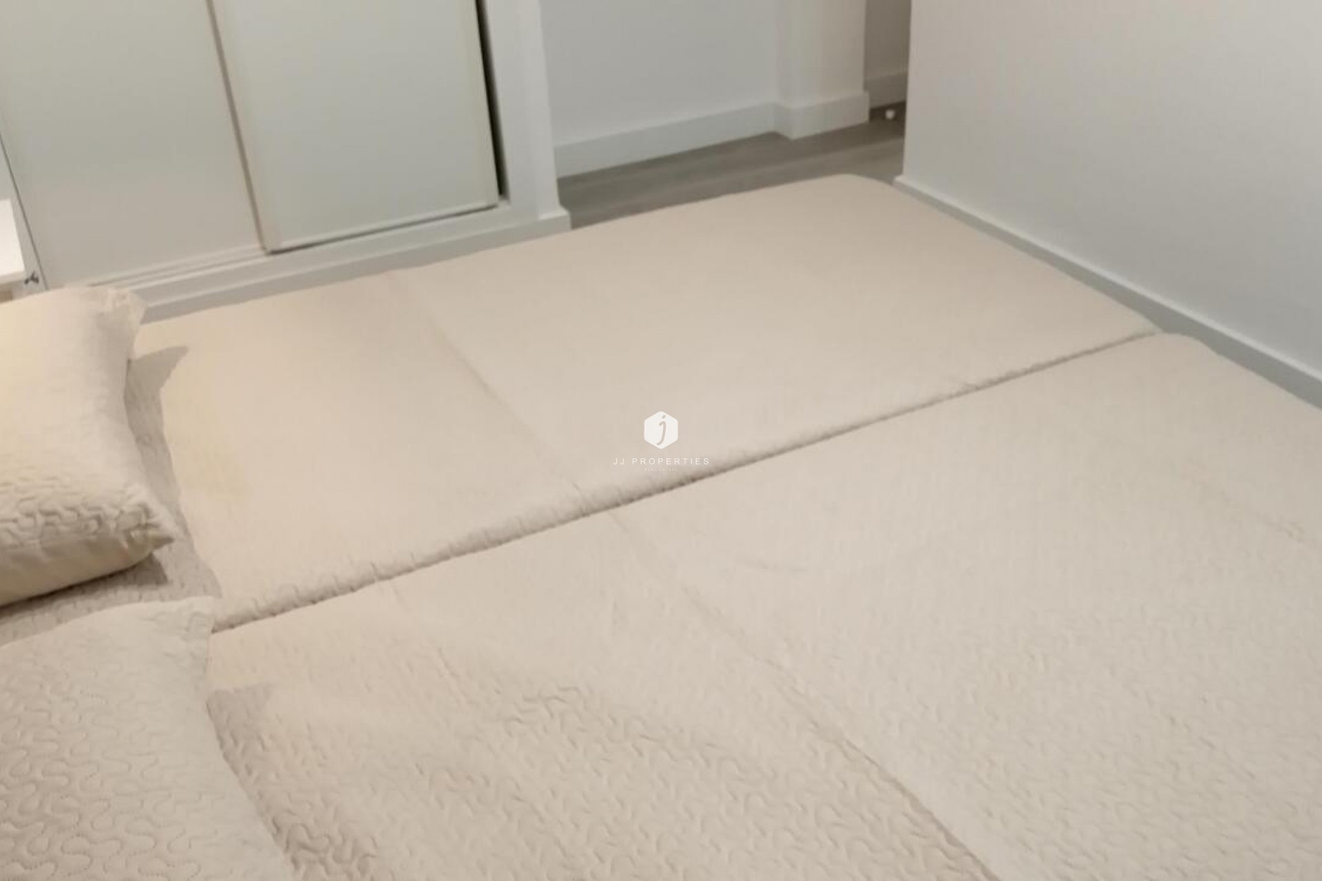 Segunda mano - Apartamento / piso -
Torrevieja - CENTRE