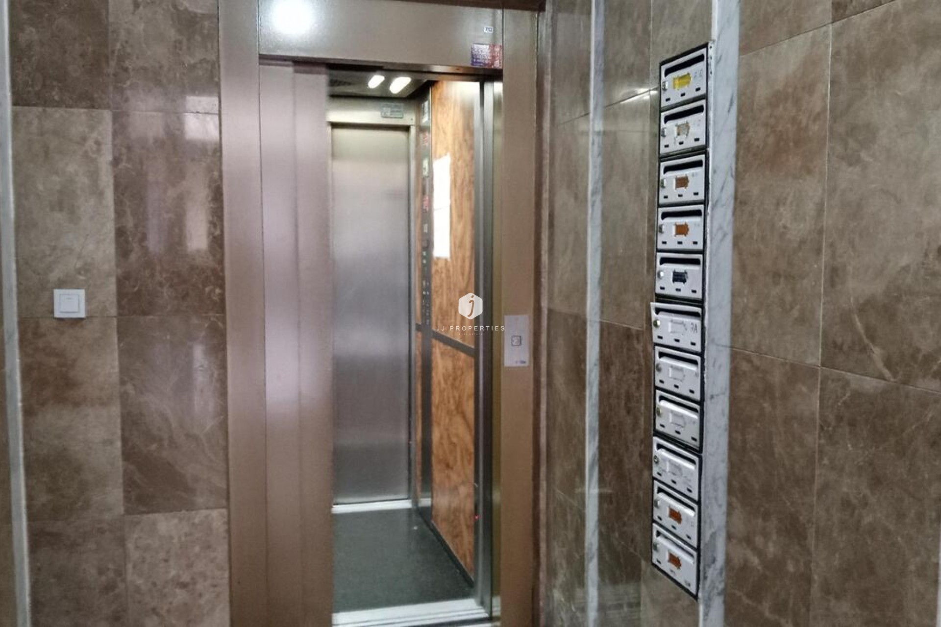 Segunda mano - Apartamento / piso -
Torrevieja - CENTRE