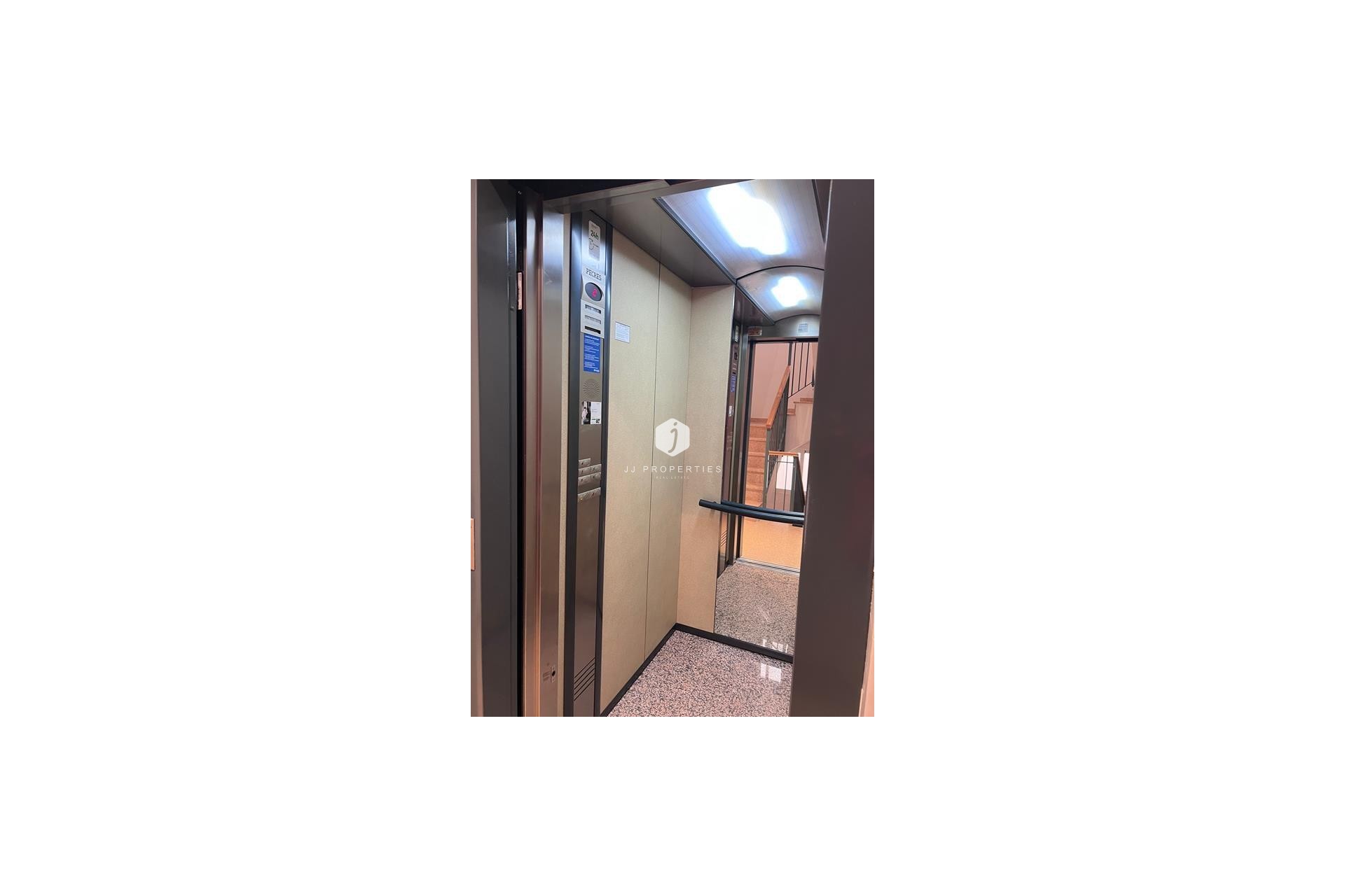 Segunda mano - Apartamento / piso -
Torrevieja - CENTRO CASCO URBANO