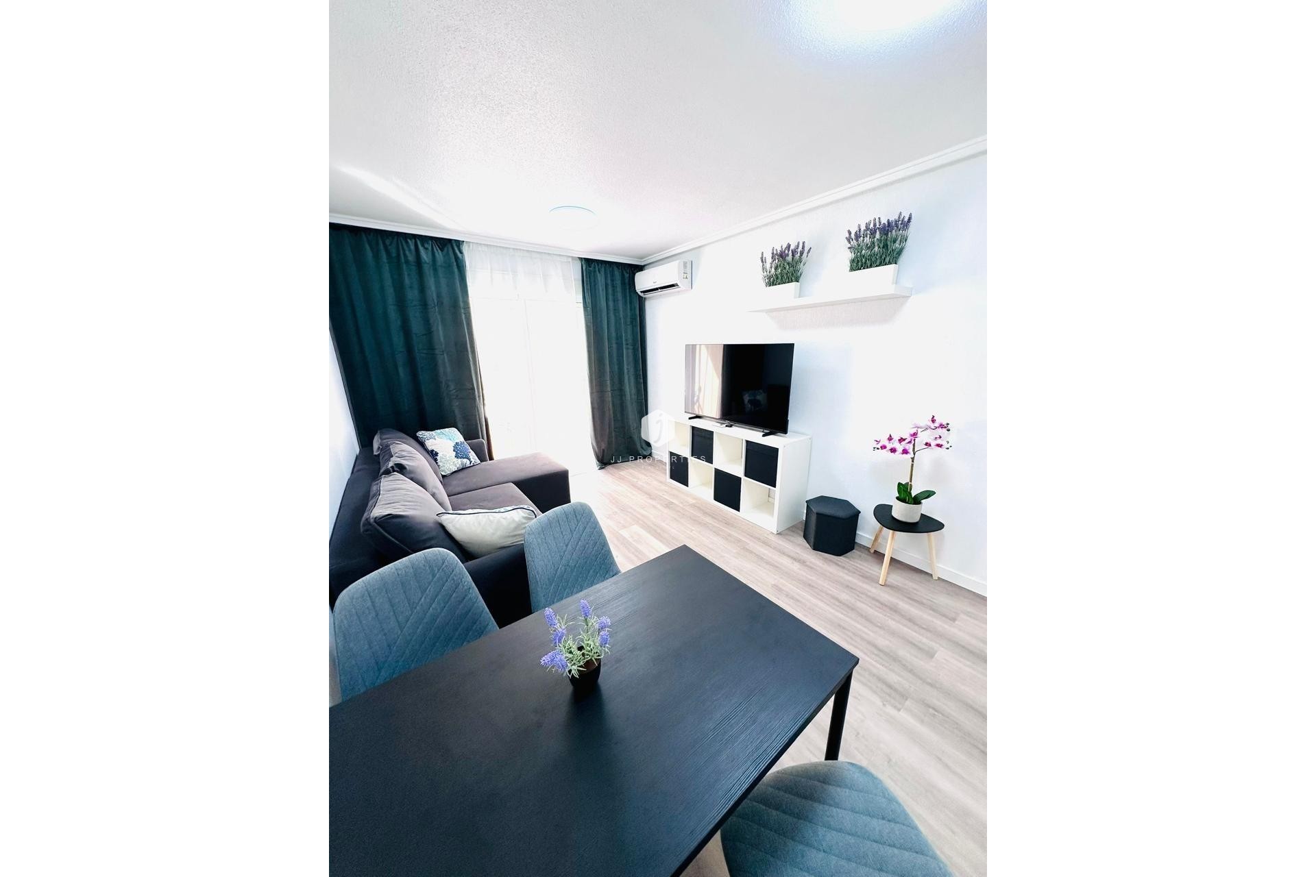 Segunda mano - Apartamento / piso -
Torrevieja - Centro - Muelle Pesquero