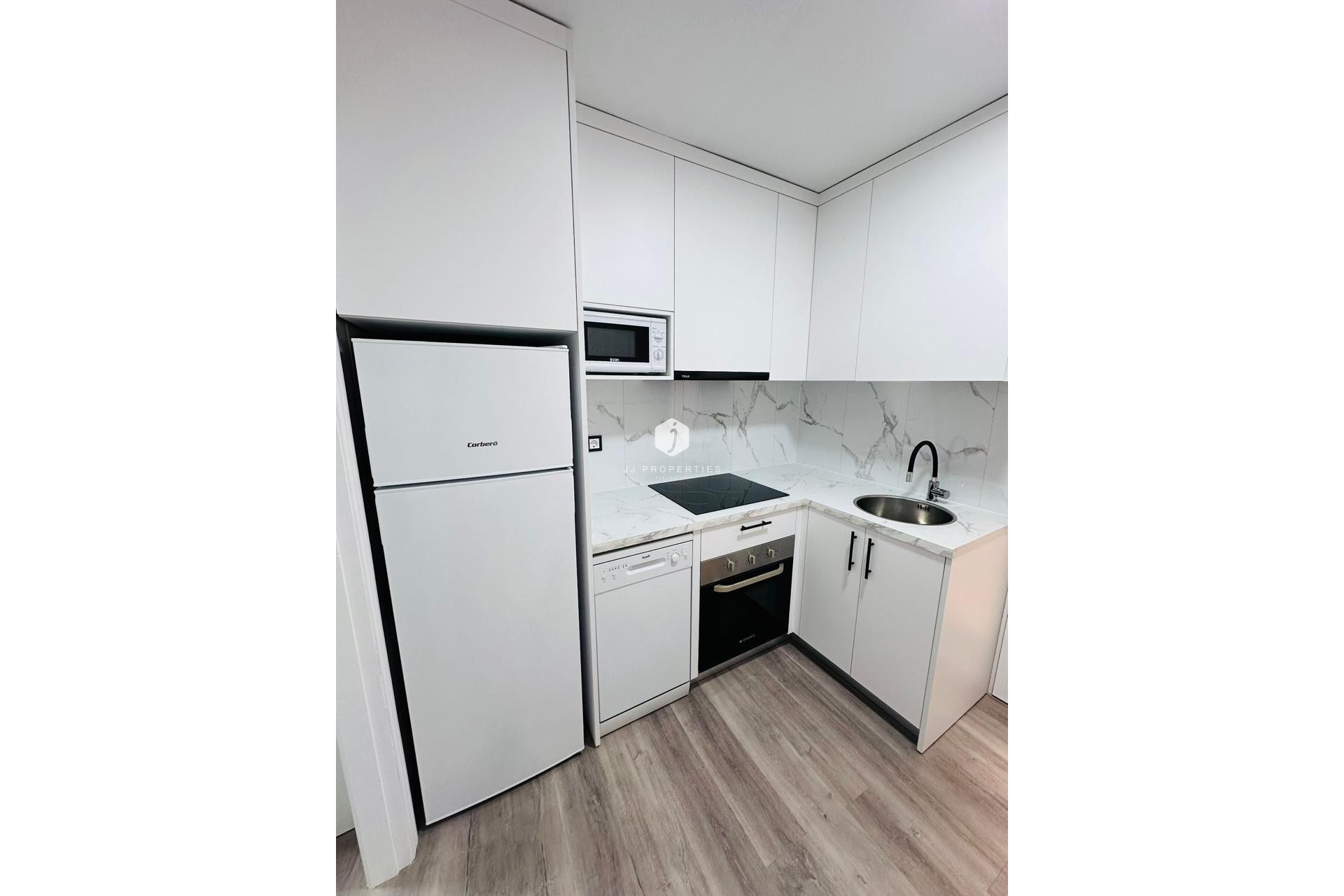 Segunda mano - Apartamento / piso -
Torrevieja - Centro - Muelle Pesquero