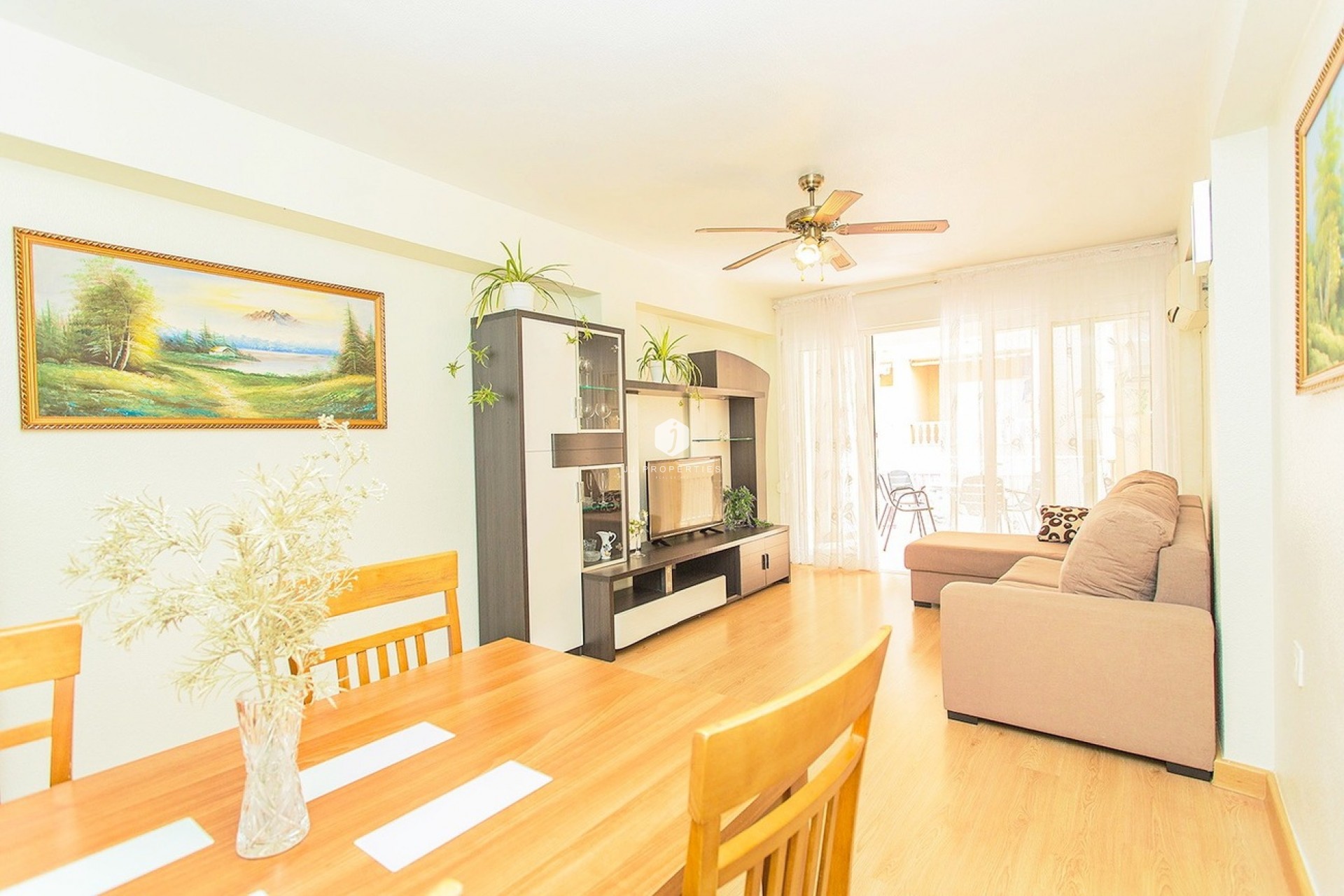 Segunda mano - Apartamento / piso -
Torrevieja - Centro-Muelle Pesquero