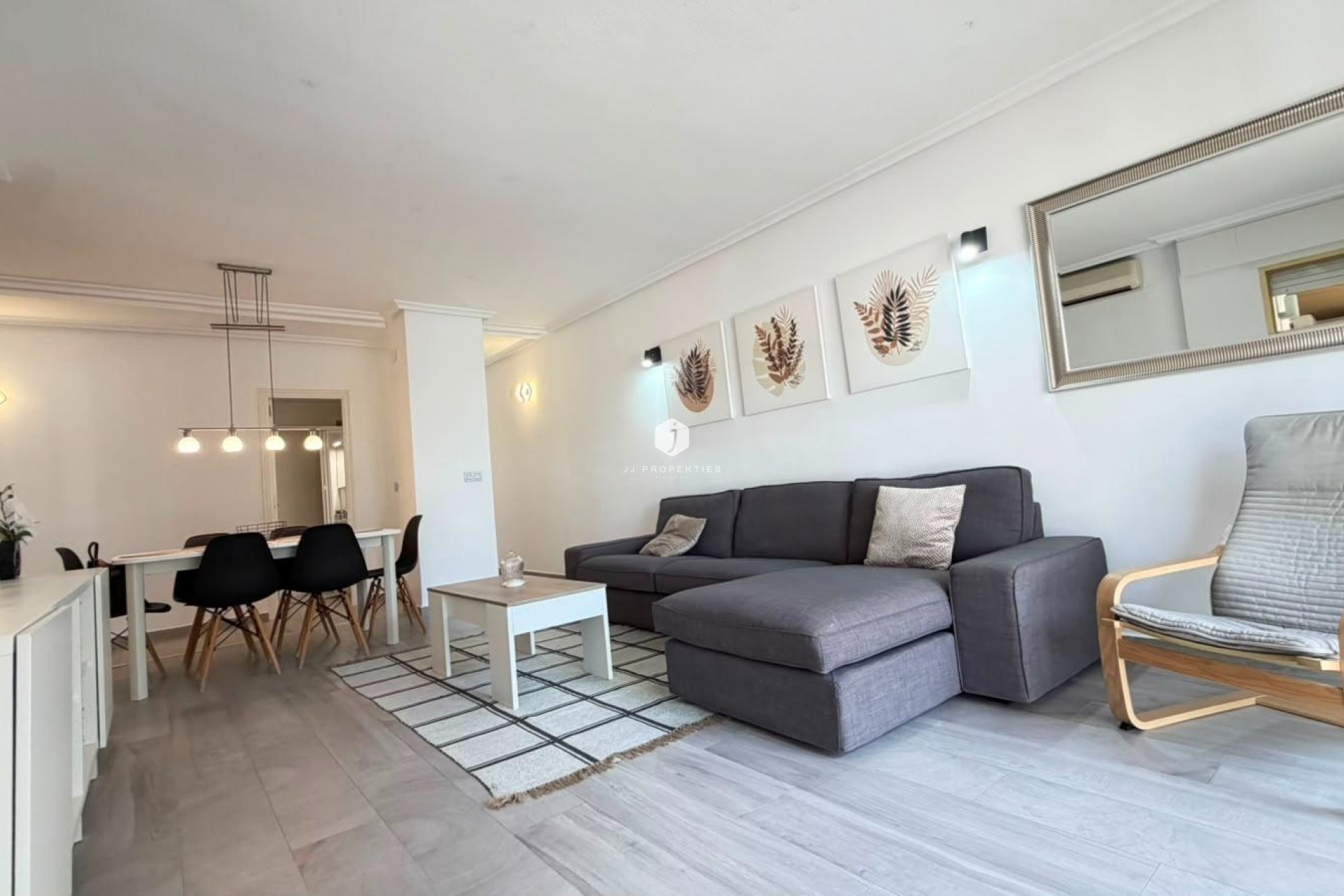 Segunda mano - Apartamento / piso -
Torrevieja - Centro - Muelle Pesquero