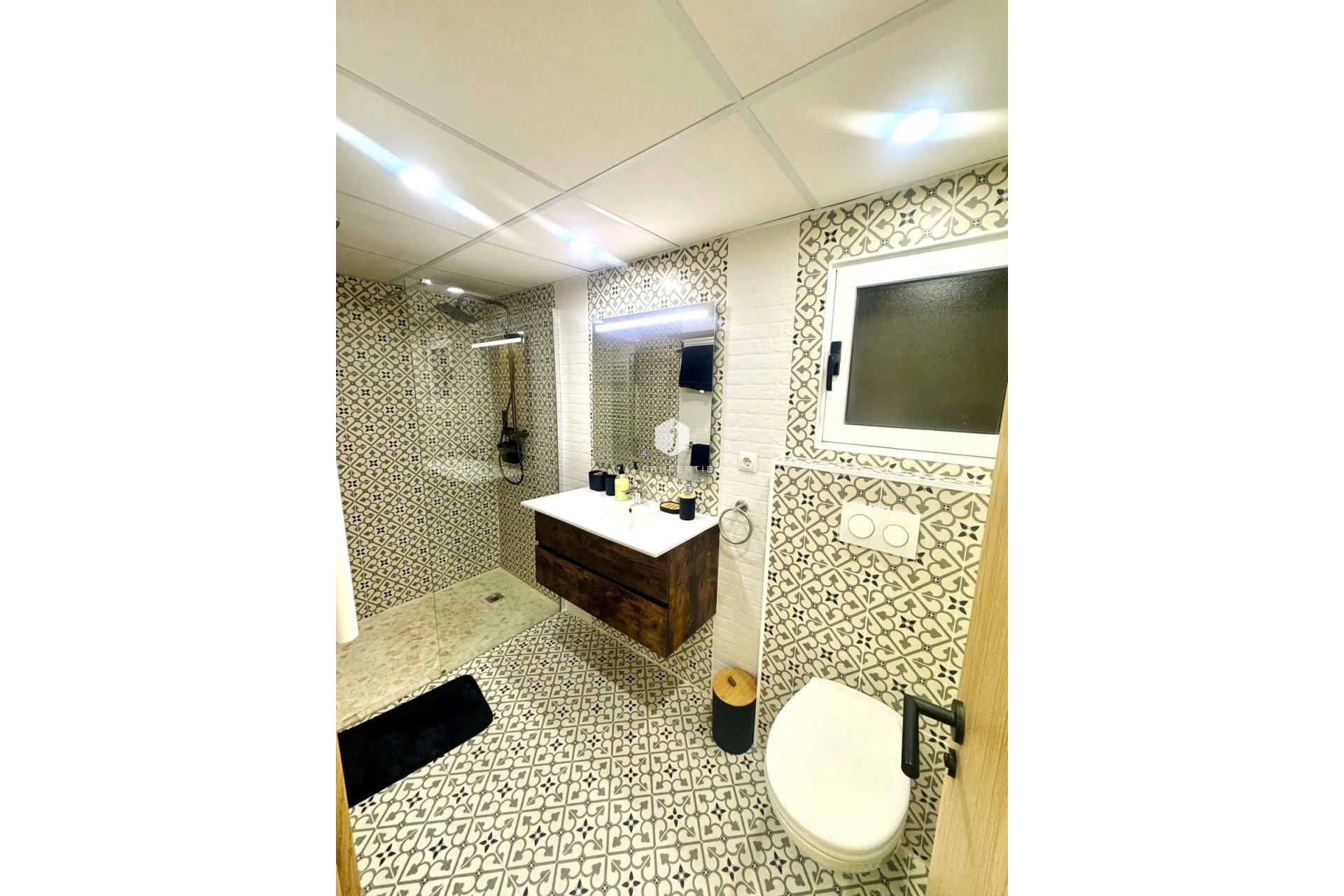Segunda mano - Apartamento / piso -
Torrevieja - Centro - Muelle Pesquero