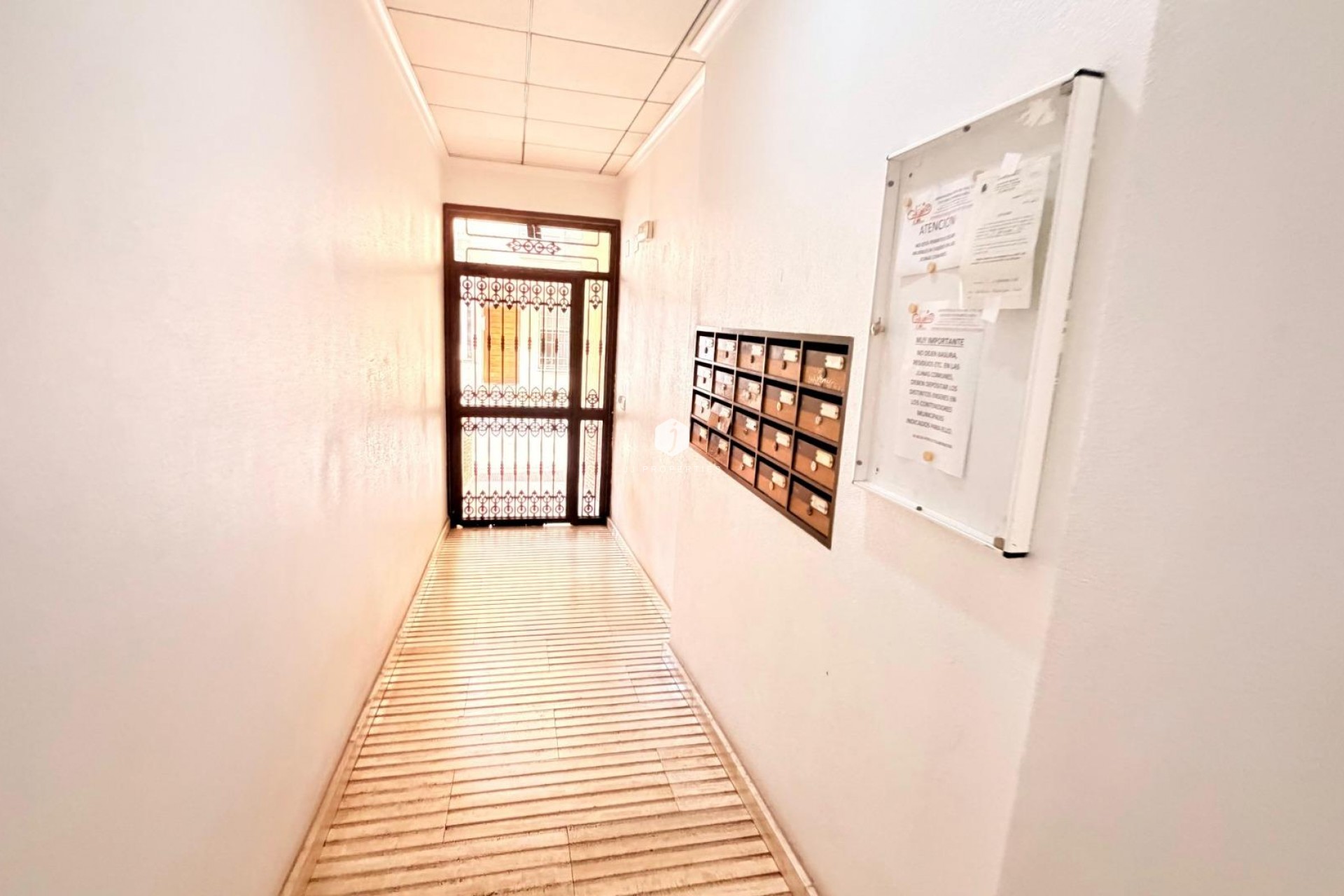 Segunda mano - Apartamento / piso -
Torrevieja - Centro - Muelle Pesquero