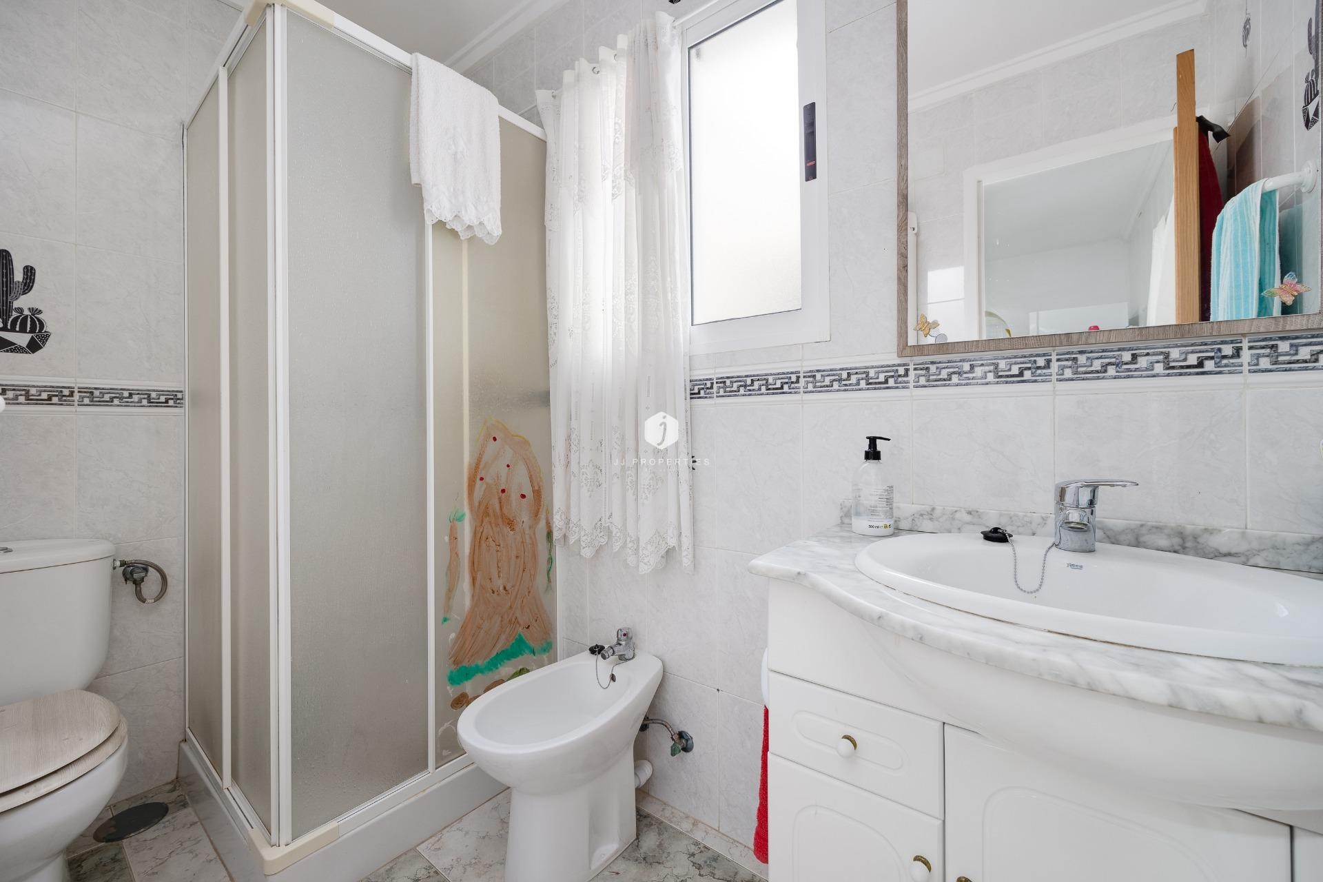 Segunda mano - Apartamento / piso -
Torrevieja - Centro