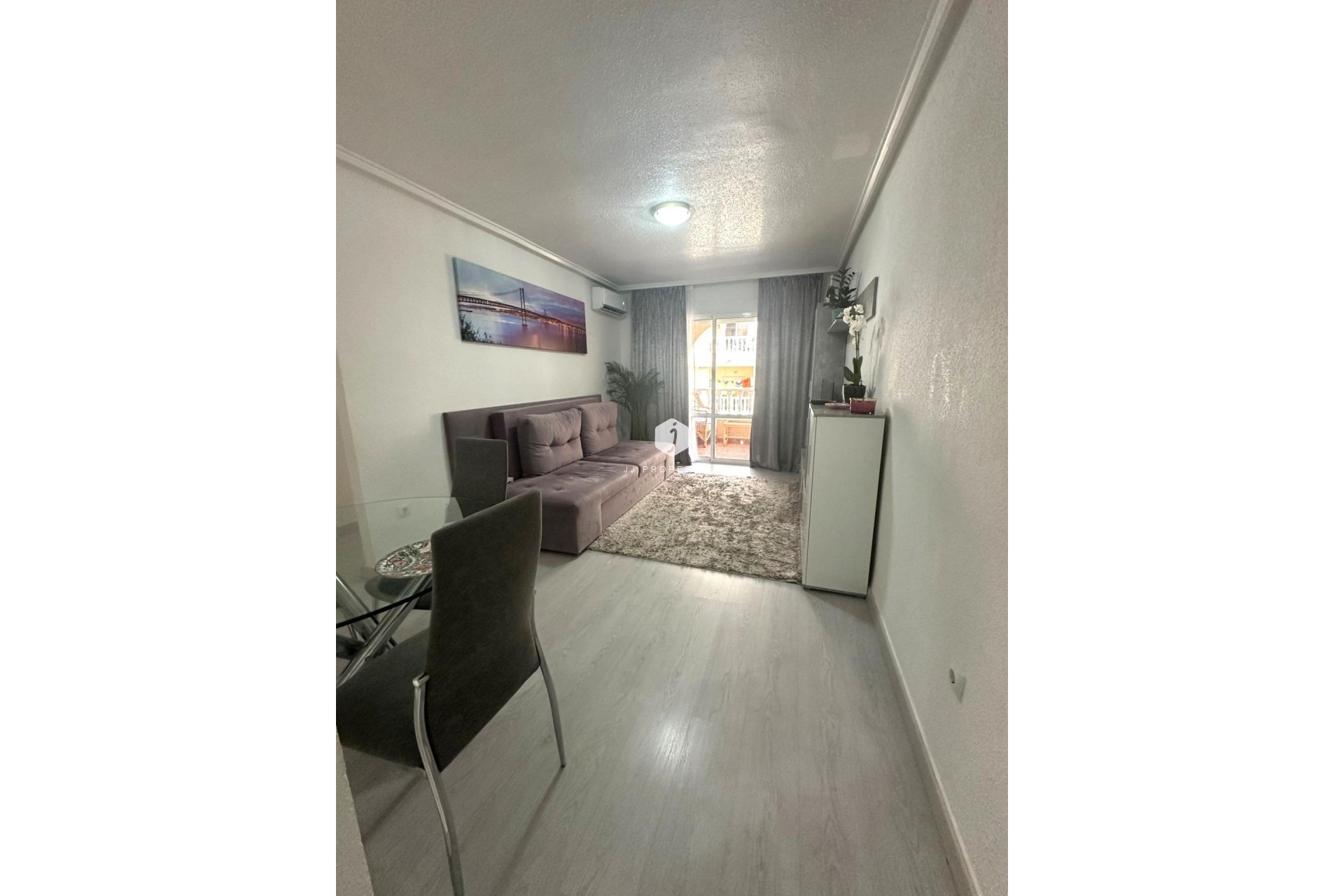 Segunda mano - Apartamento / piso -
Torrevieja - Centro