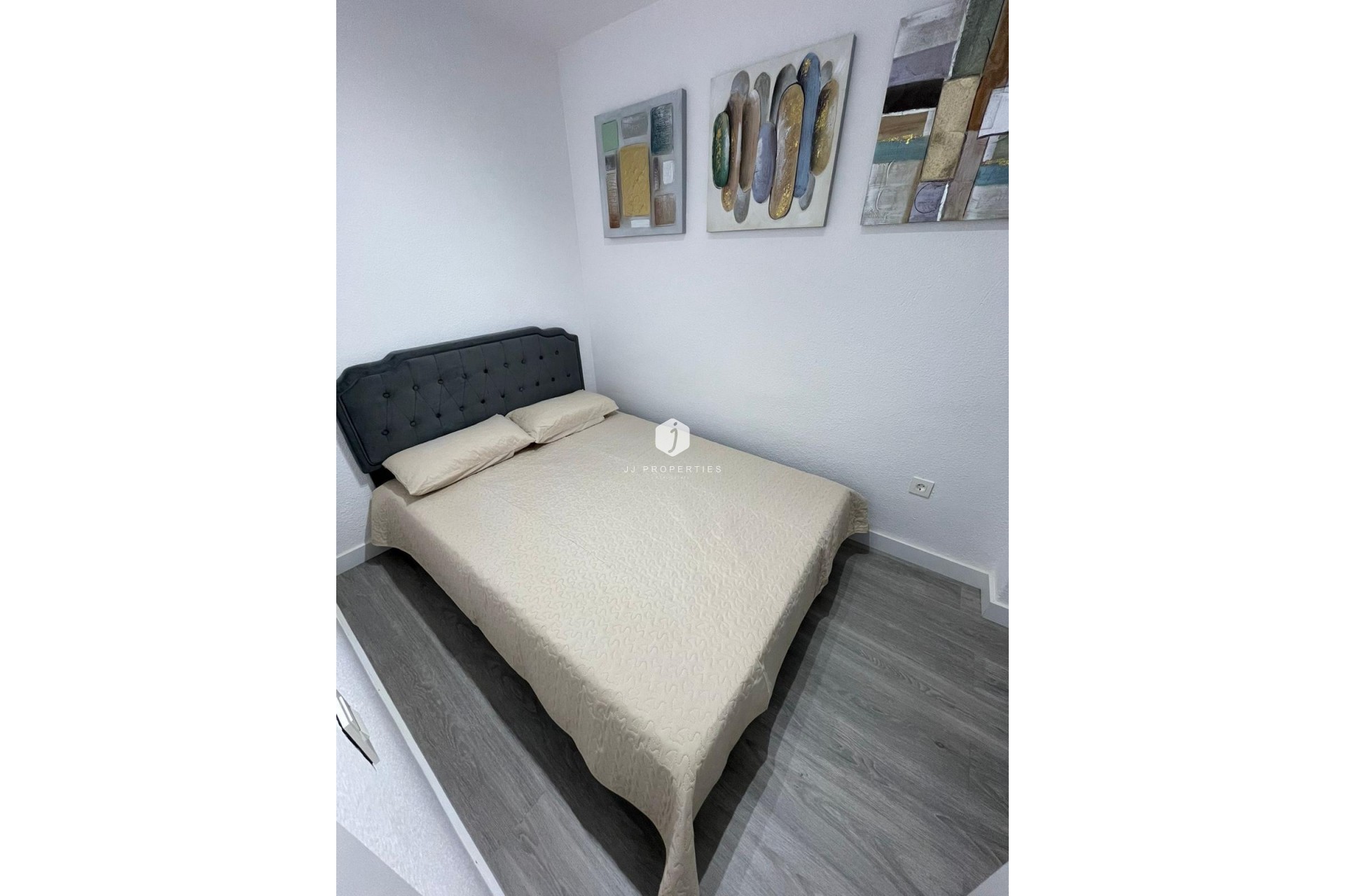 Segunda mano - Apartamento / piso -
Torrevieja - Centro