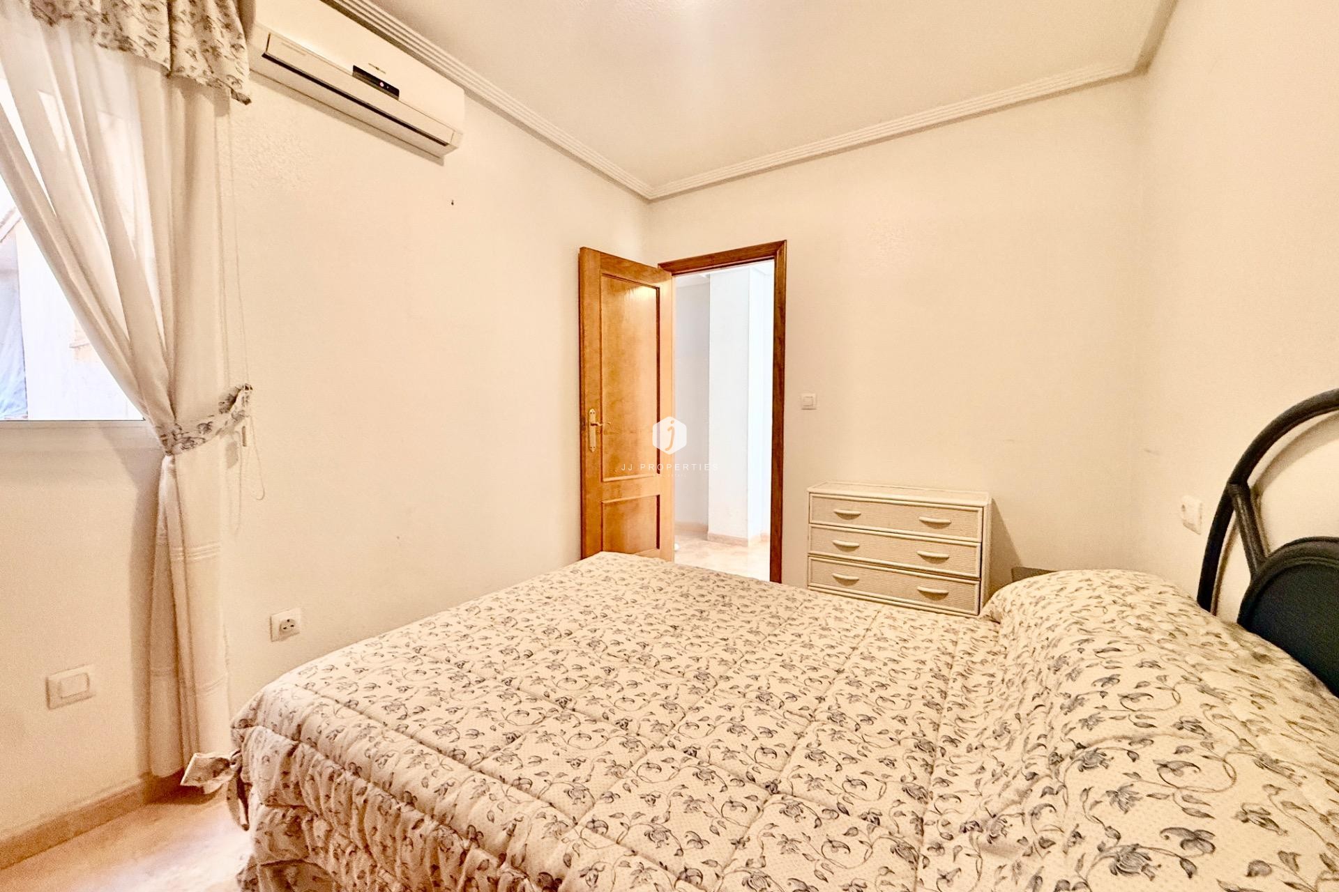 Segunda mano - Apartamento / piso -
Torrevieja - Centro