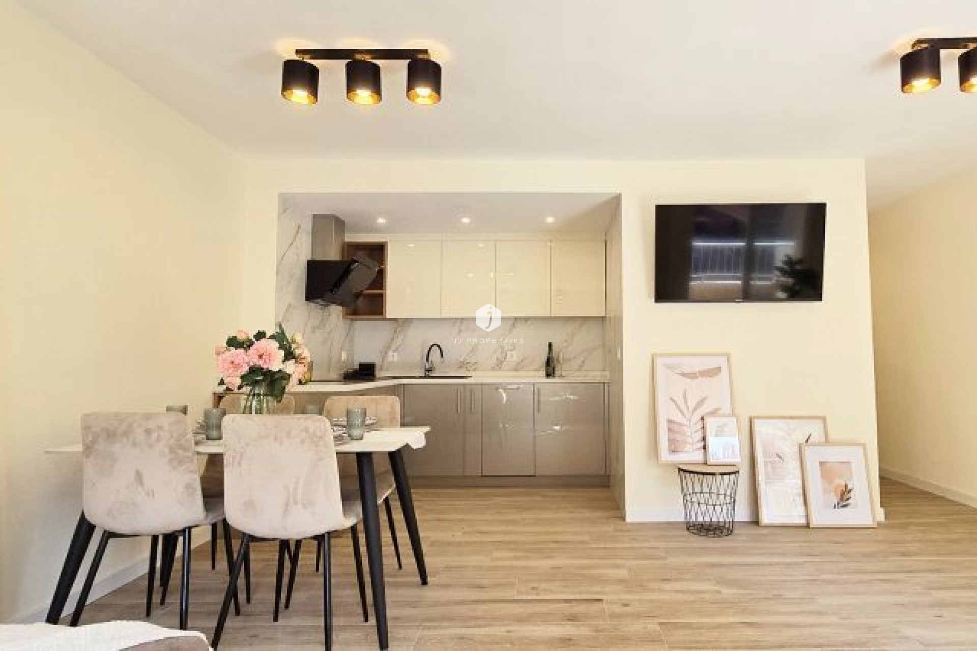 Segunda mano - Apartamento / piso -
Torrevieja - Centro