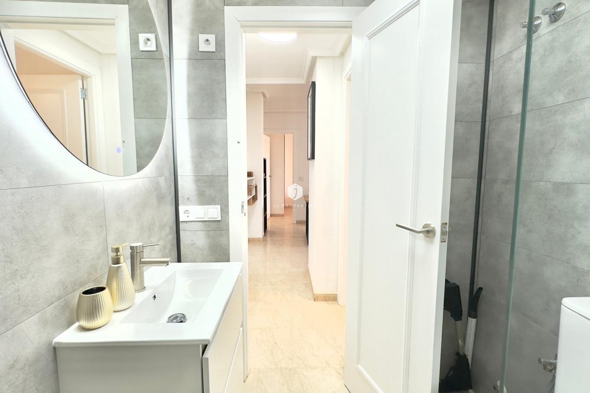 Segunda mano - Apartamento / piso -
Torrevieja - Centro