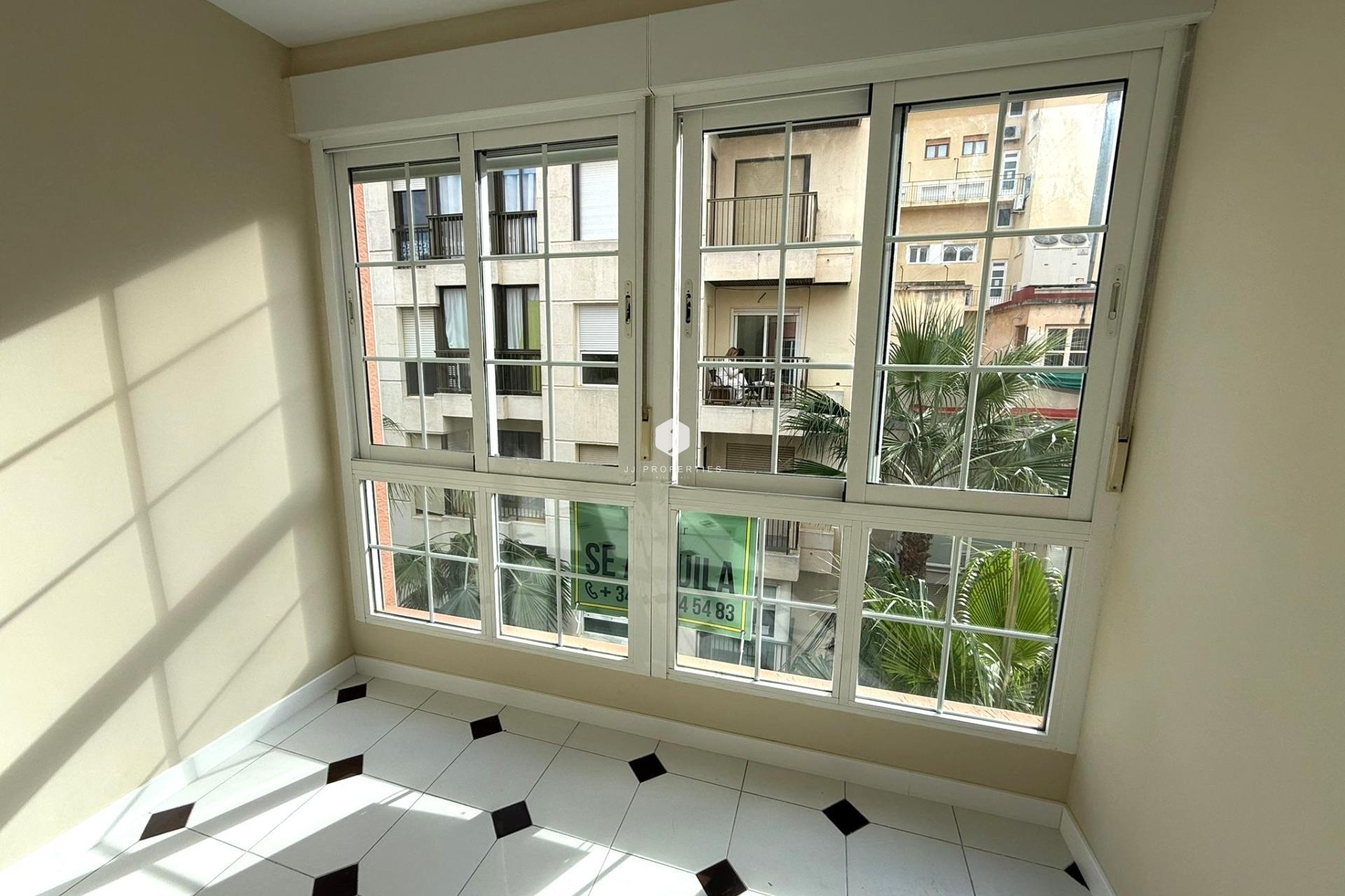 Segunda mano - Apartamento / piso -
Torrevieja - Centro