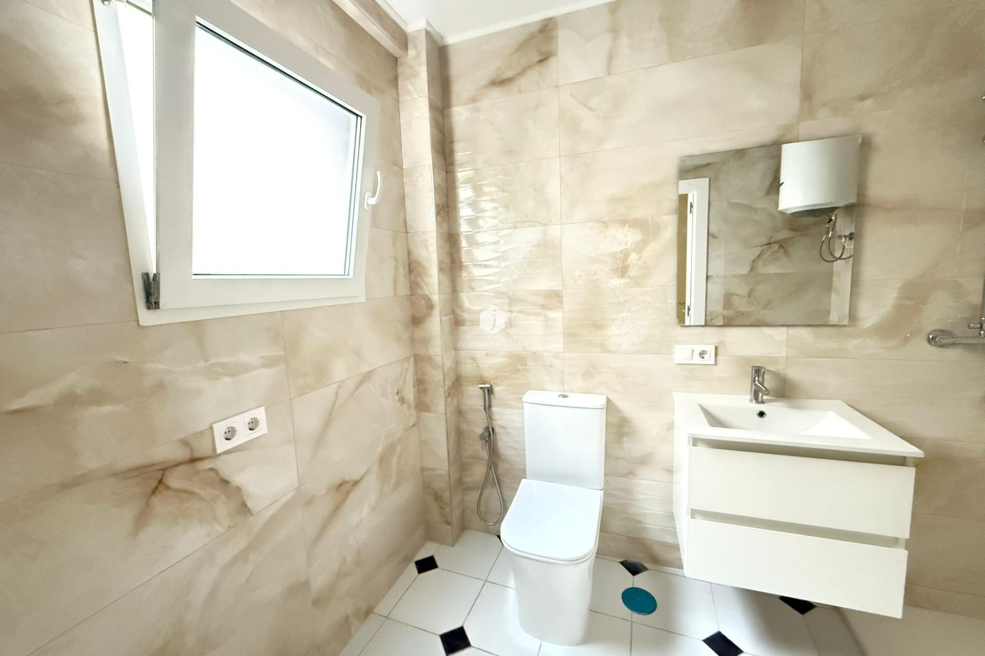 Segunda mano - Apartamento / piso -
Torrevieja - Centro