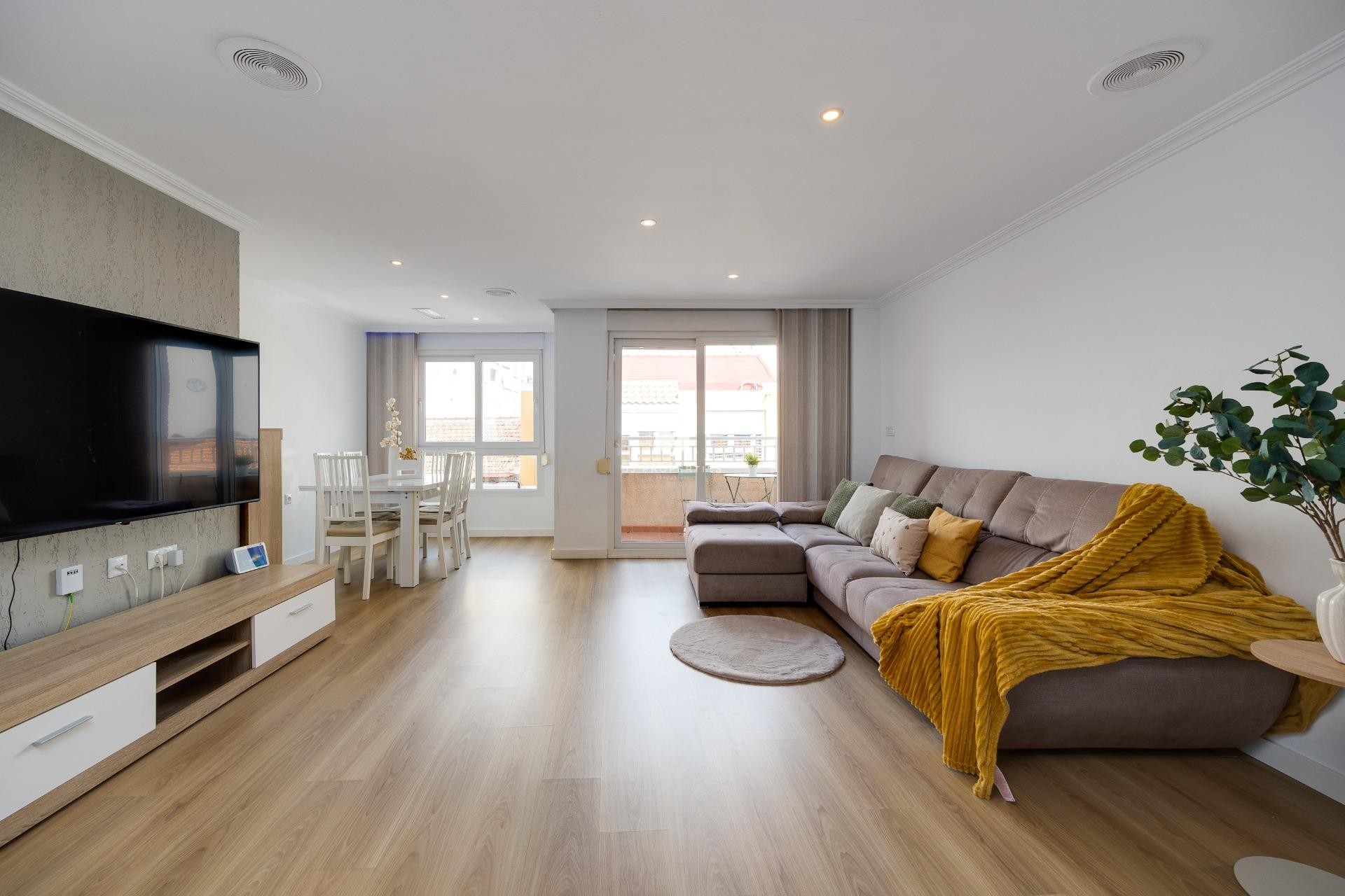 Segunda mano - Apartamento / piso -
Torrevieja - Centro