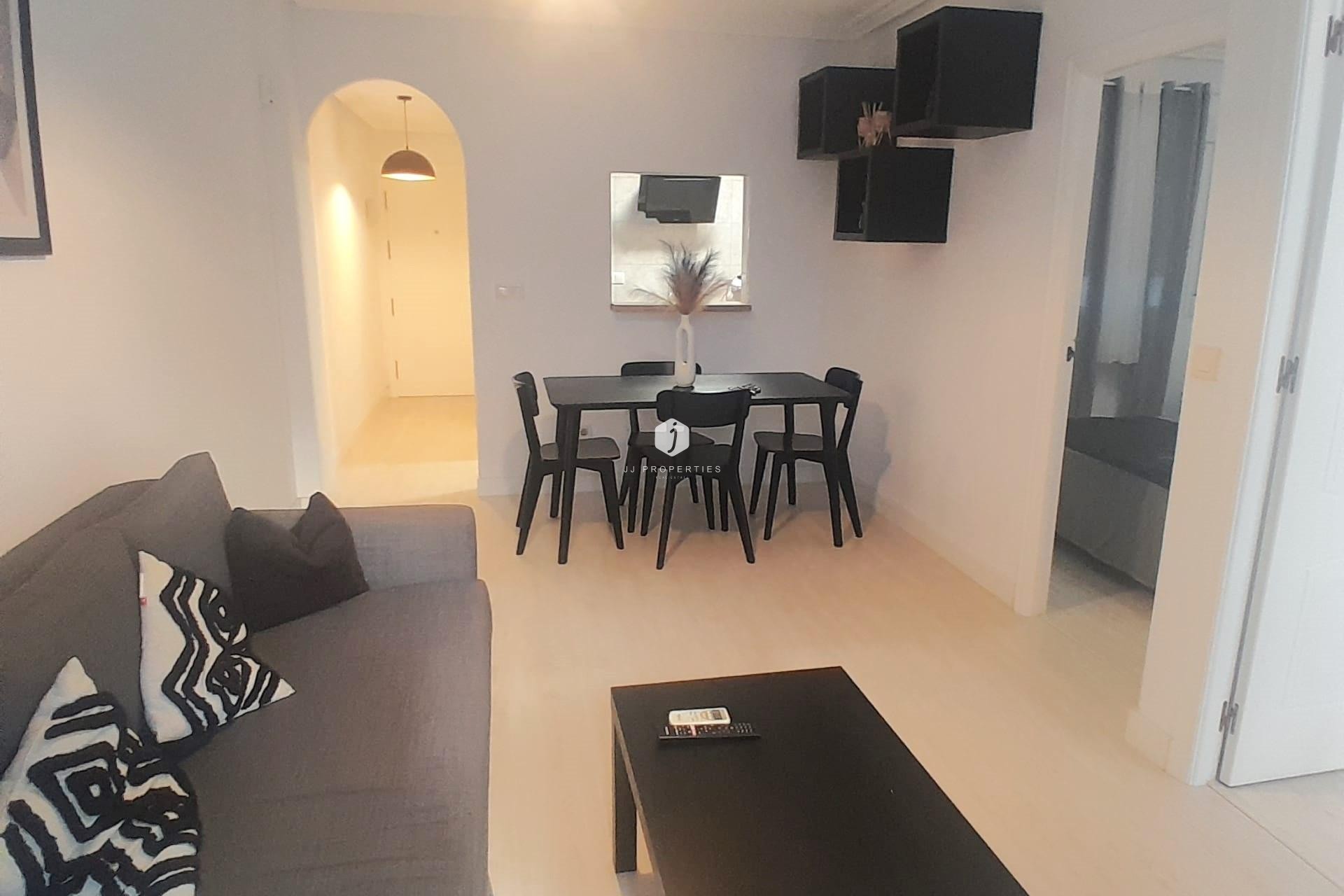 Segunda mano - Apartamento / piso -
Torrevieja - Centro