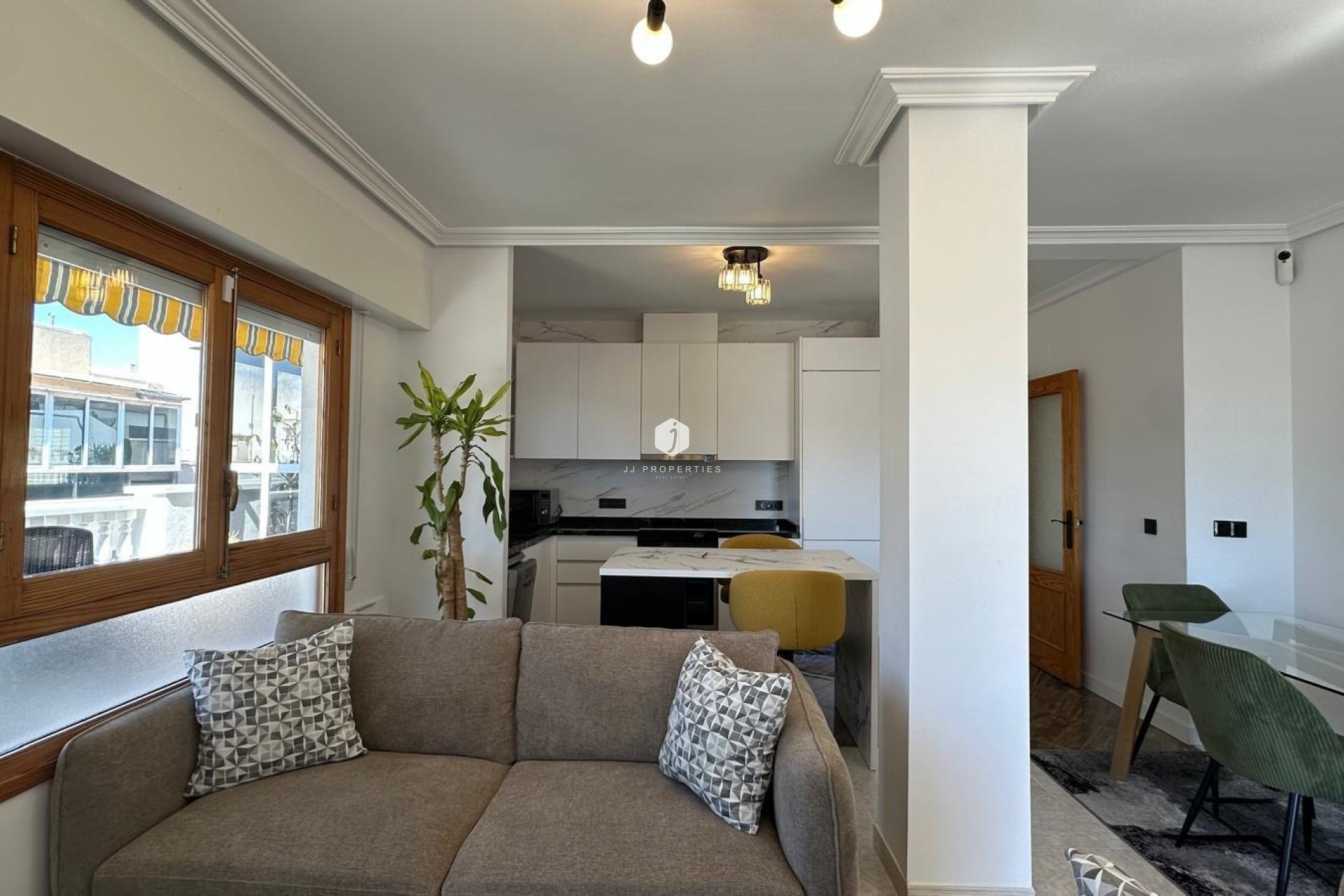 Segunda mano - Apartamento / piso -
Torrevieja - Centro