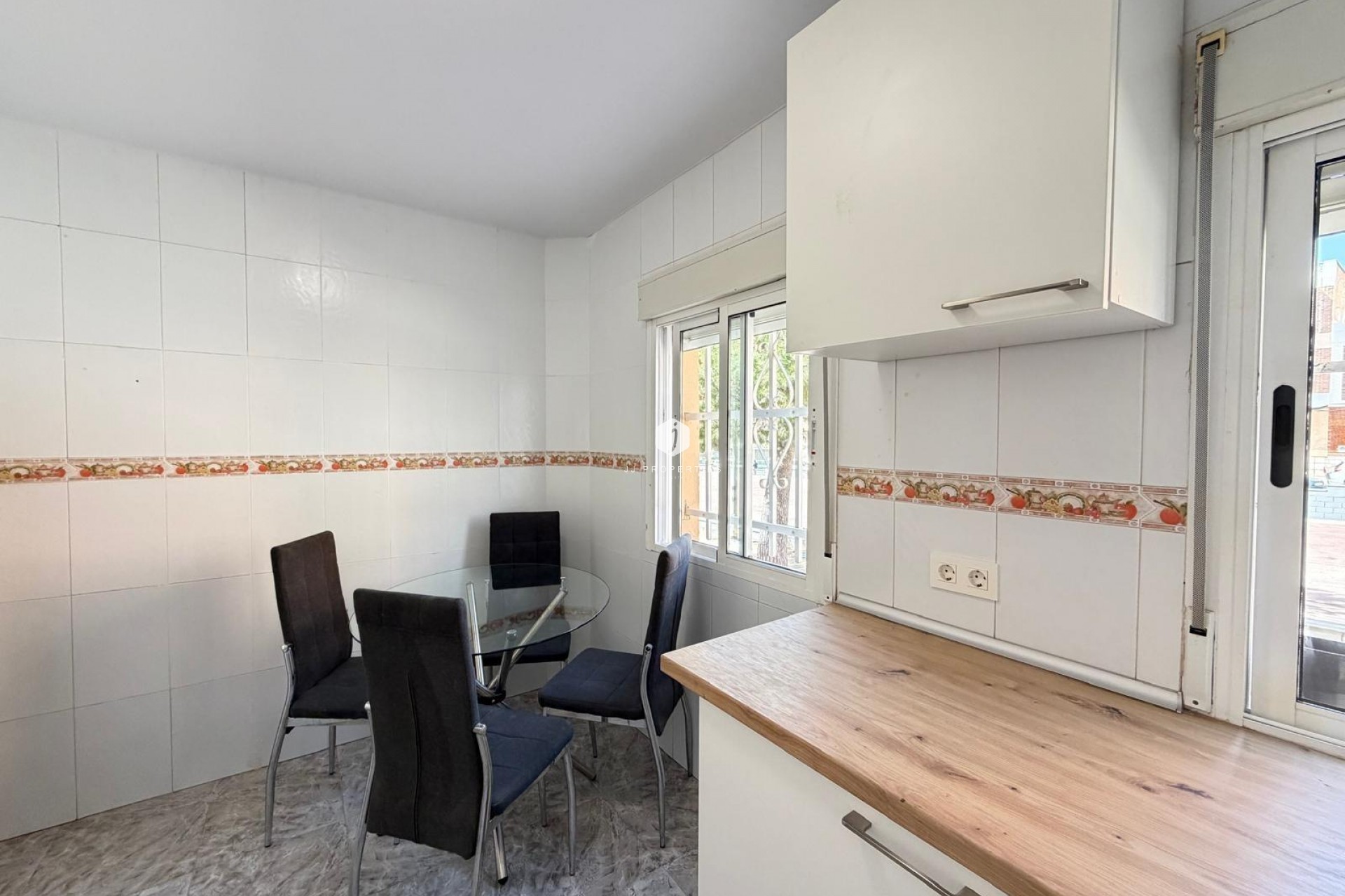 Segunda mano - Apartamento / piso -
Torrevieja - Centro