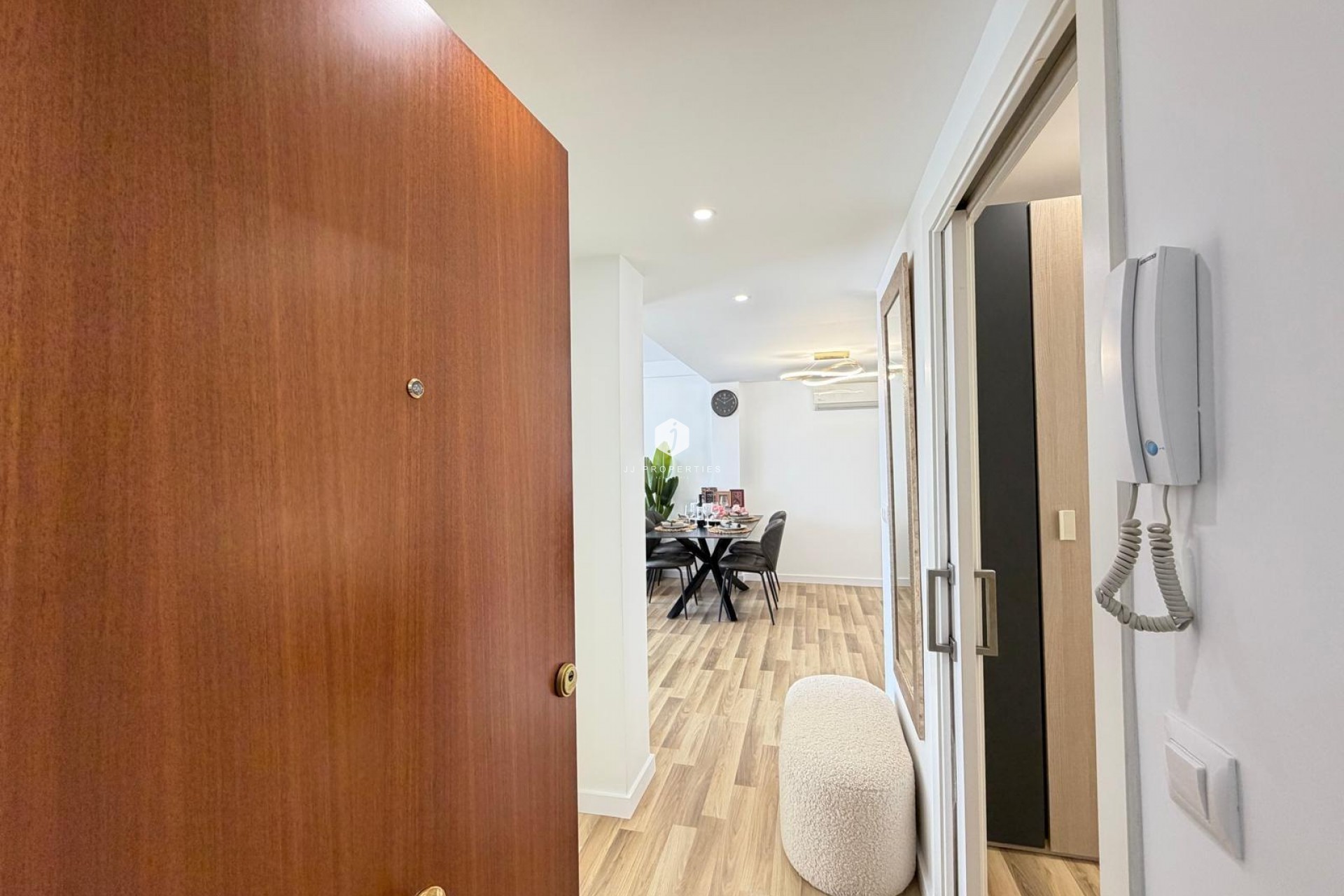 Segunda mano - Apartamento / piso -
Torrevieja - Centro