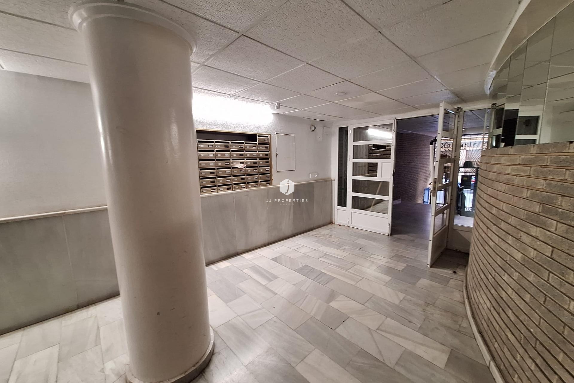 Segunda mano - Apartamento / piso -
Torrevieja - Centro