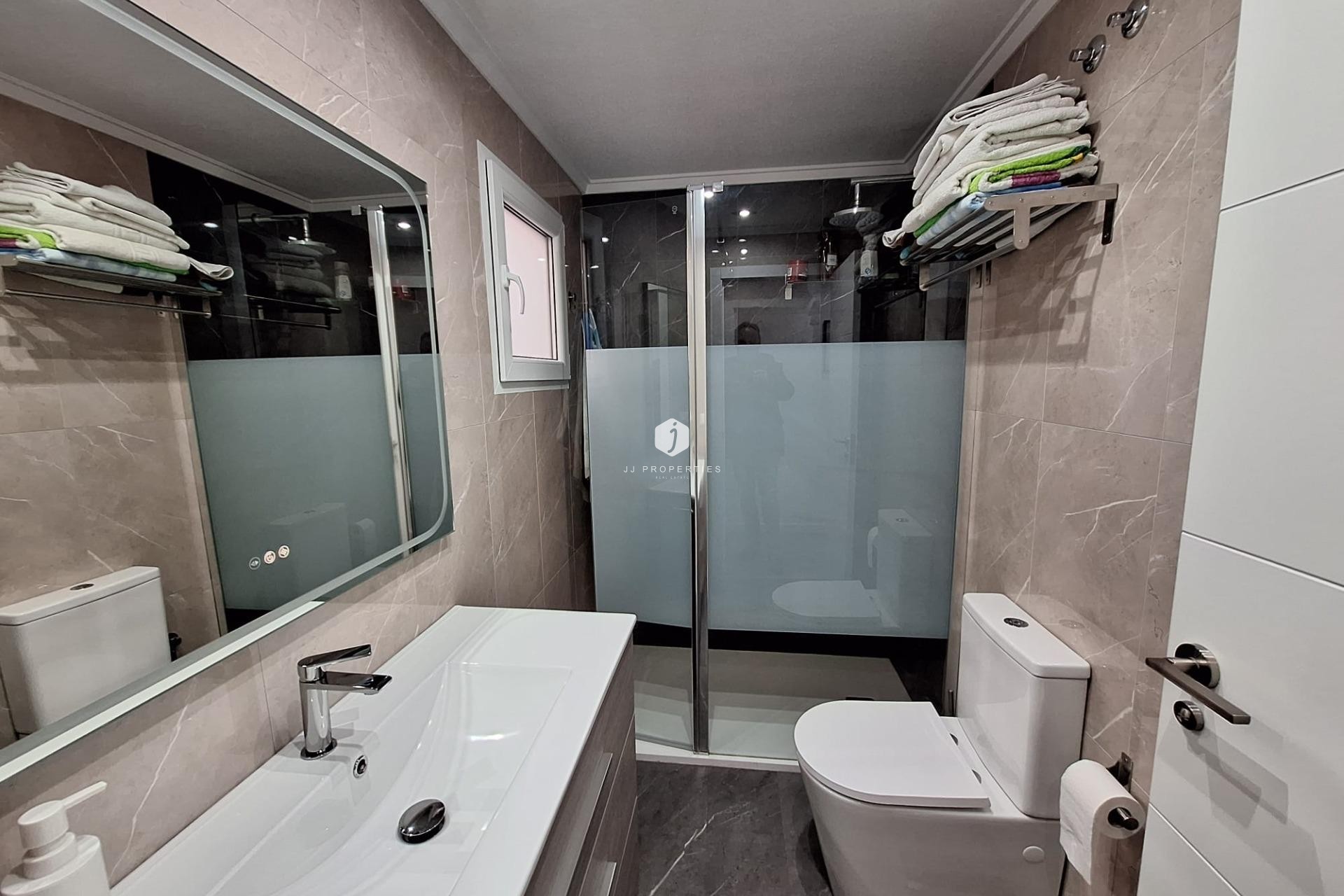 Segunda mano - Apartamento / piso -
Torrevieja - Centro