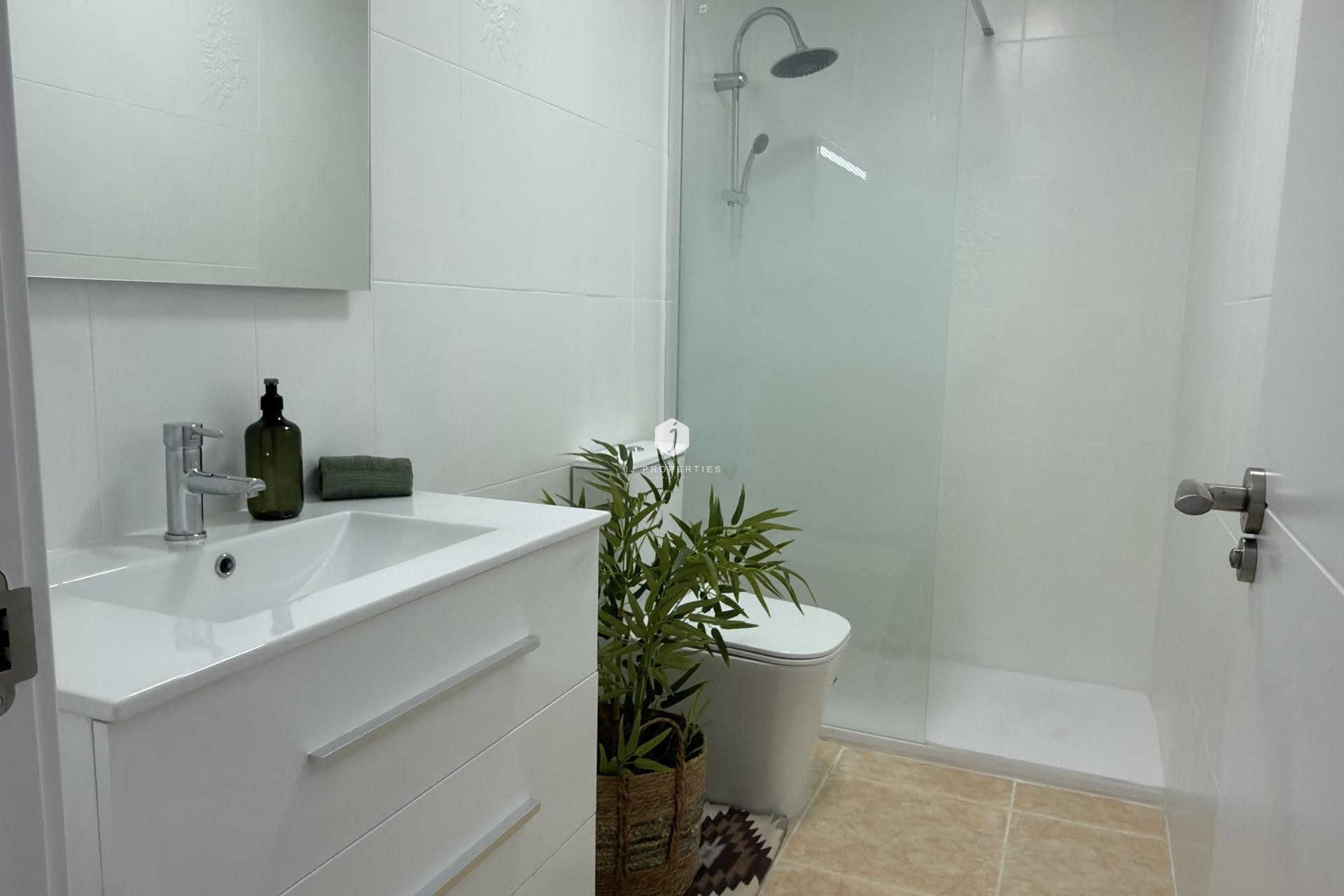 Segunda mano - Apartamento / piso -
Torrevieja - Centro