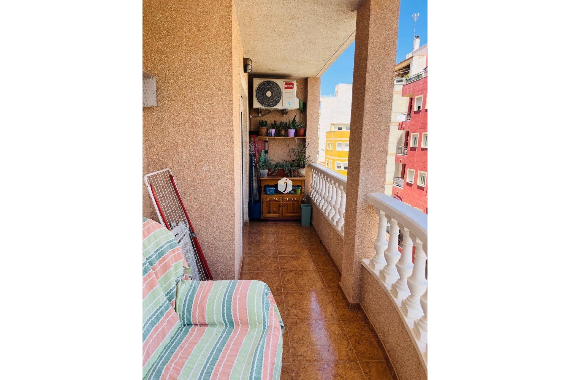 Segunda mano - Apartamento / piso -
Torrevieja - El molino