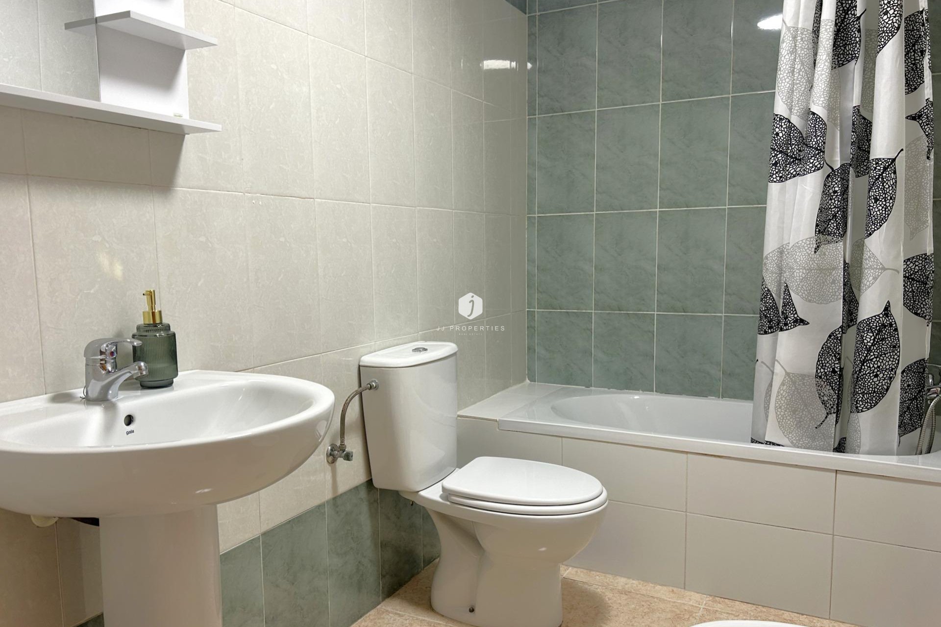 Segunda mano - Apartamento / piso -
Torrevieja - El molino