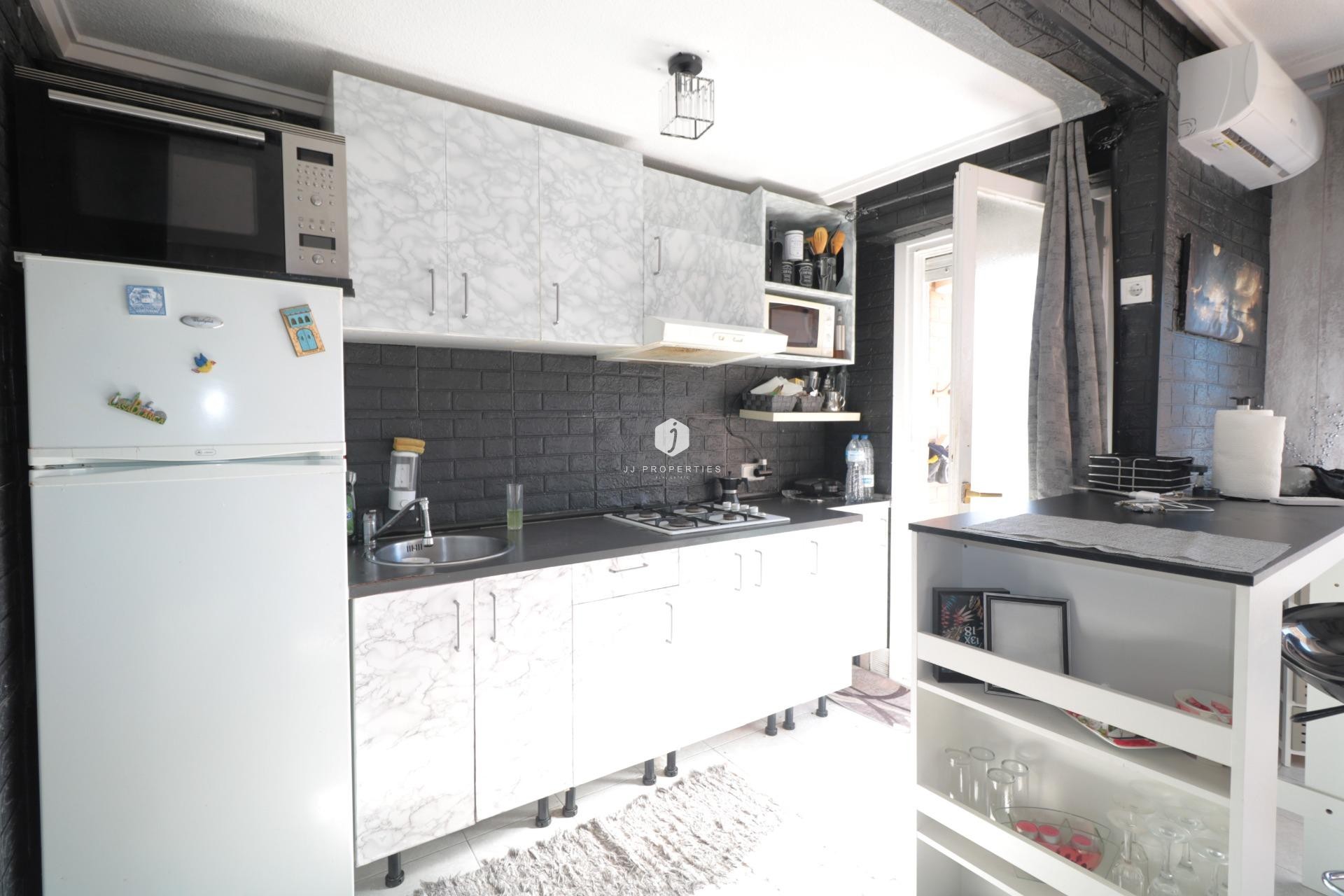 Segunda mano - Apartamento / piso -
Torrevieja - El molino