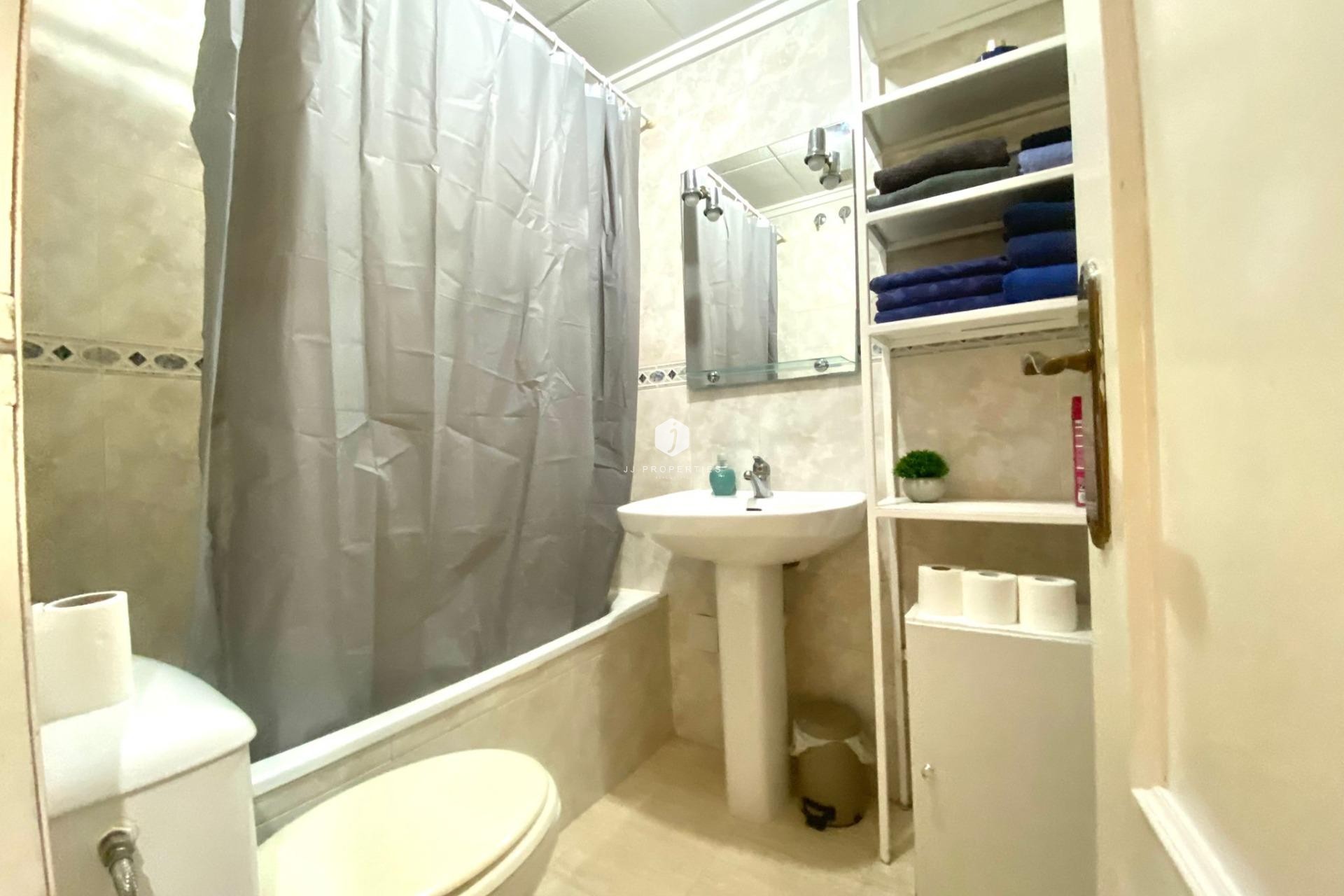 Segunda mano - Apartamento / piso -
Torrevieja - Estacion de autobuses