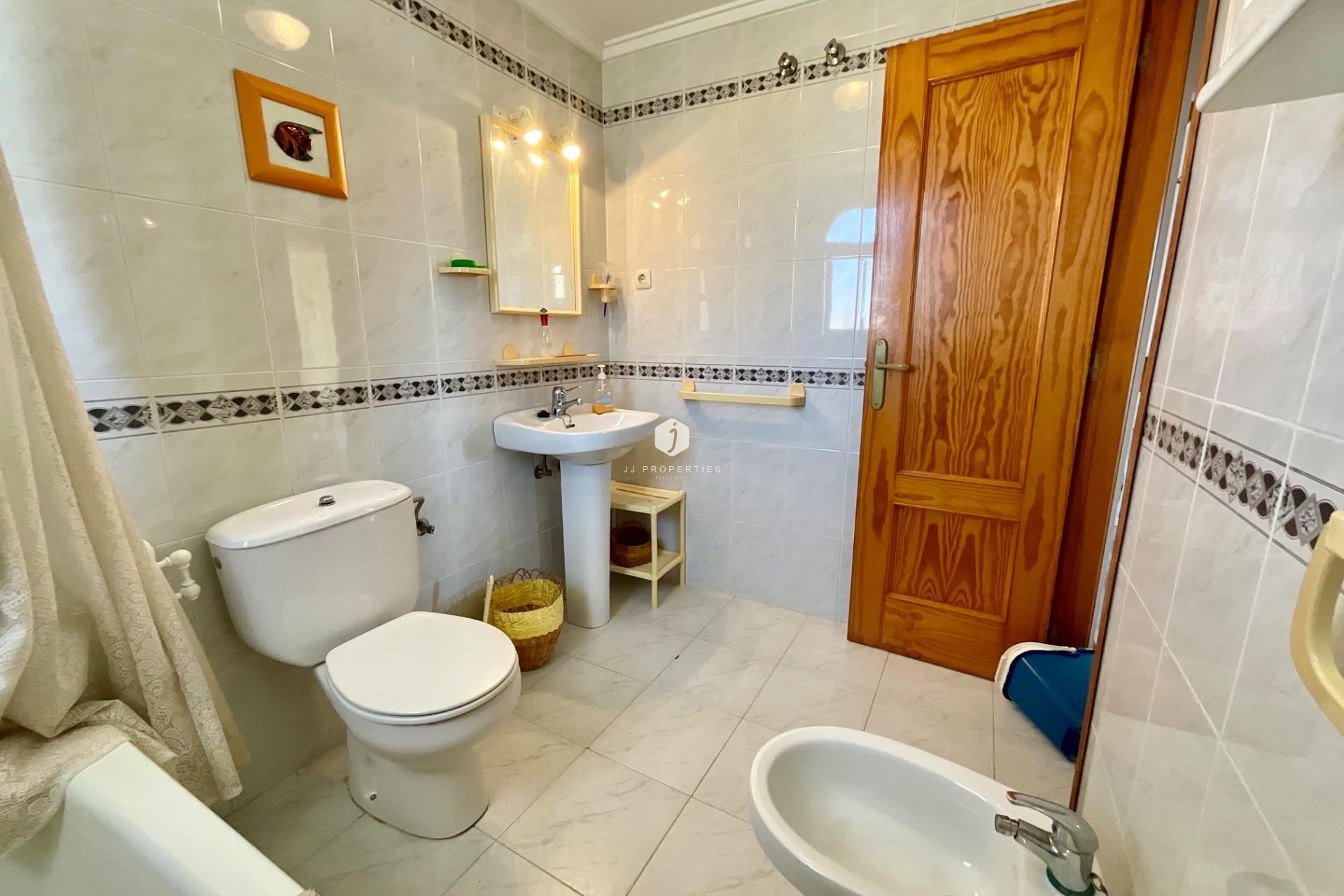 Segunda mano - Apartamento / piso -
Torrevieja - La Mata