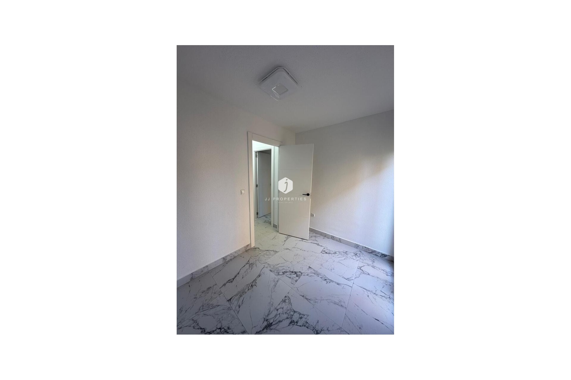 Segunda mano - Apartamento / piso -
Torrevieja - La veleta