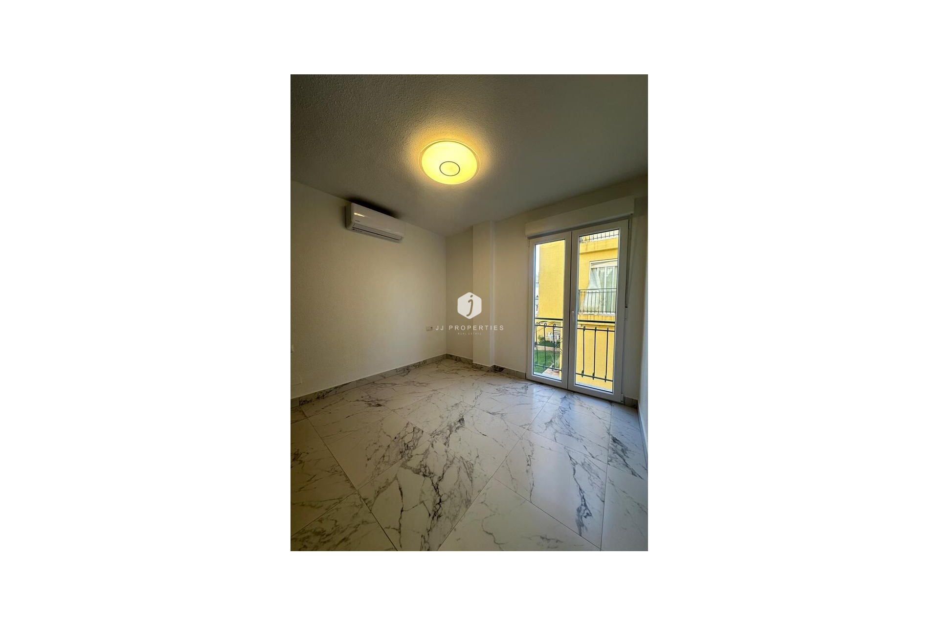 Segunda mano - Apartamento / piso -
Torrevieja - La veleta