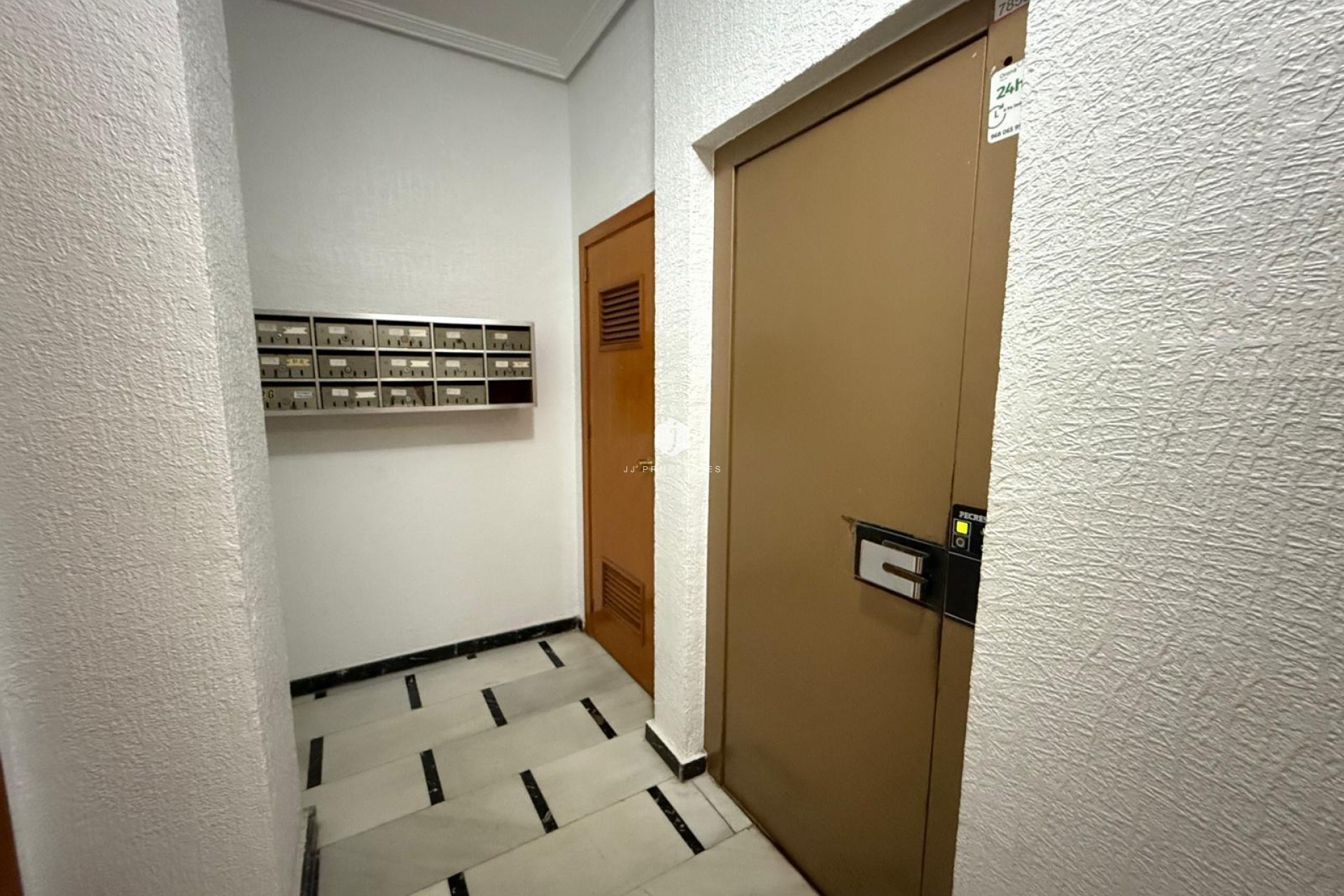 Segunda mano - Apartamento / piso -
Torrevieja - Las Piscinas Naturales