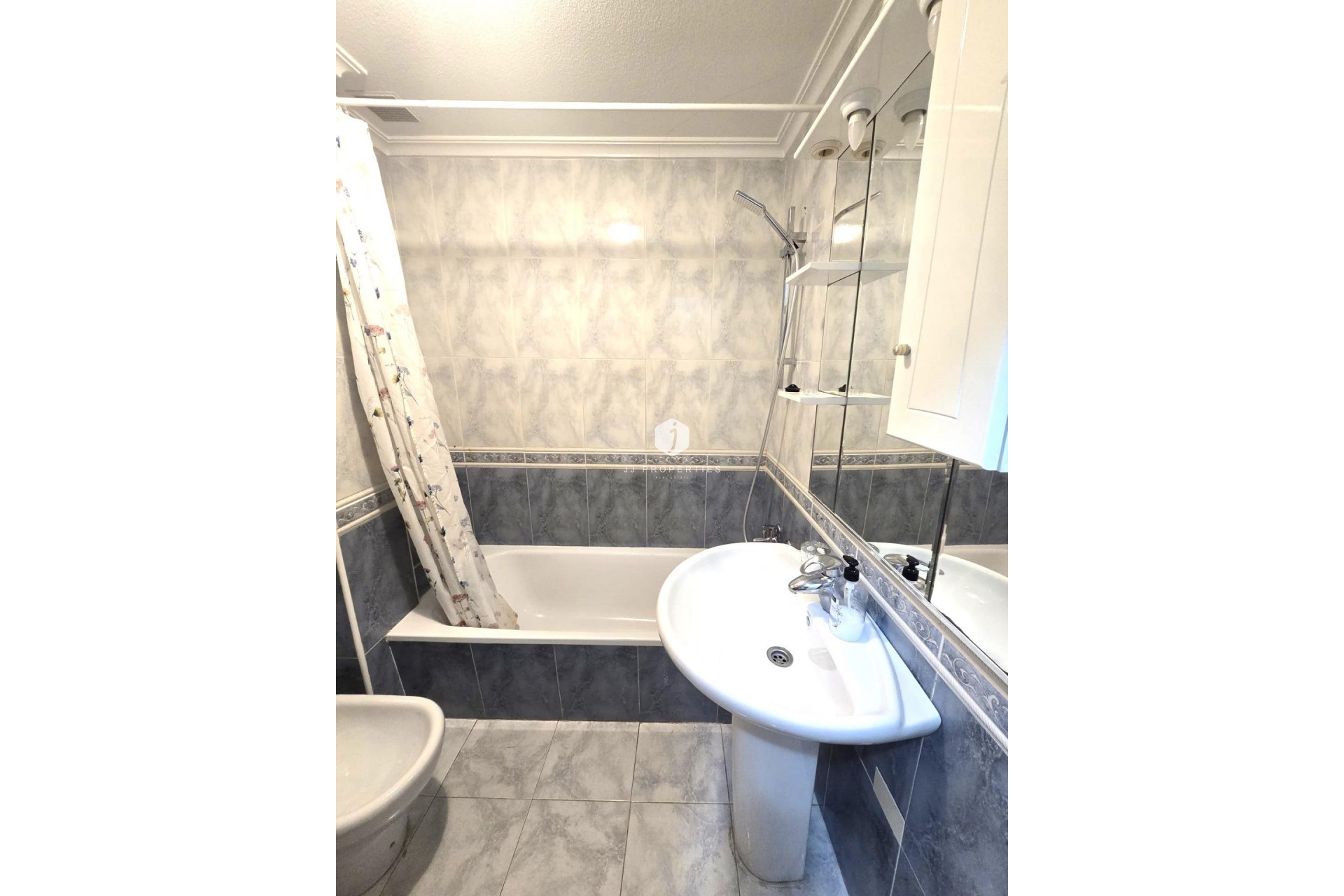 Segunda mano - Apartamento / piso -
Torrevieja - Las Piscinas Naturales
