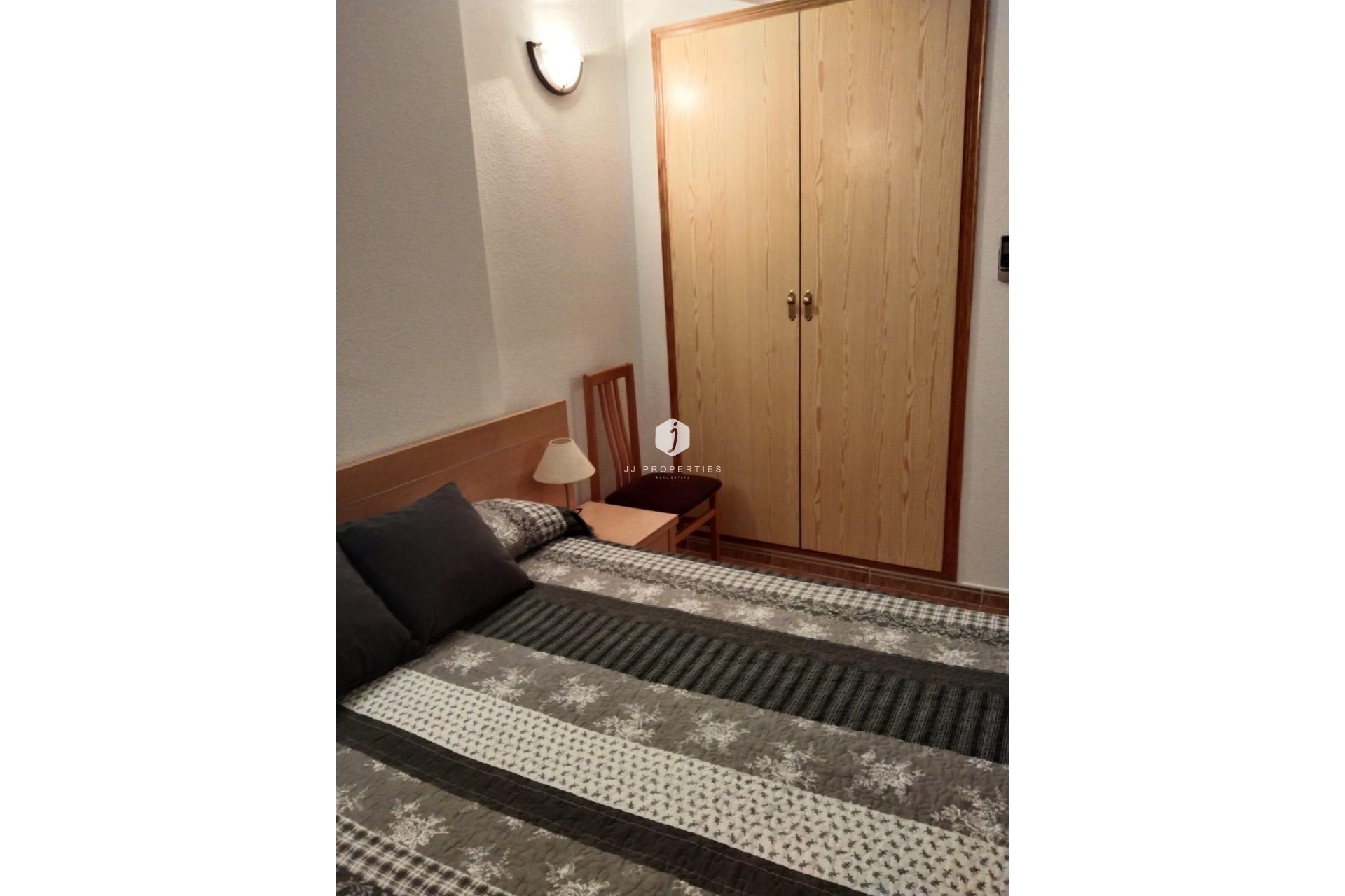 Segunda mano - Apartamento / piso -
Torrevieja - Parque Acuático - Sector 25