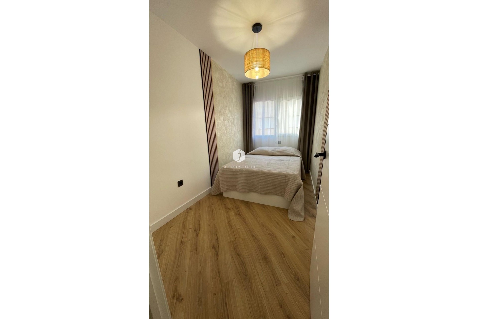 Segunda mano - Apartamento / piso -
Torrevieja - PARQUE DE LAS NACIONES