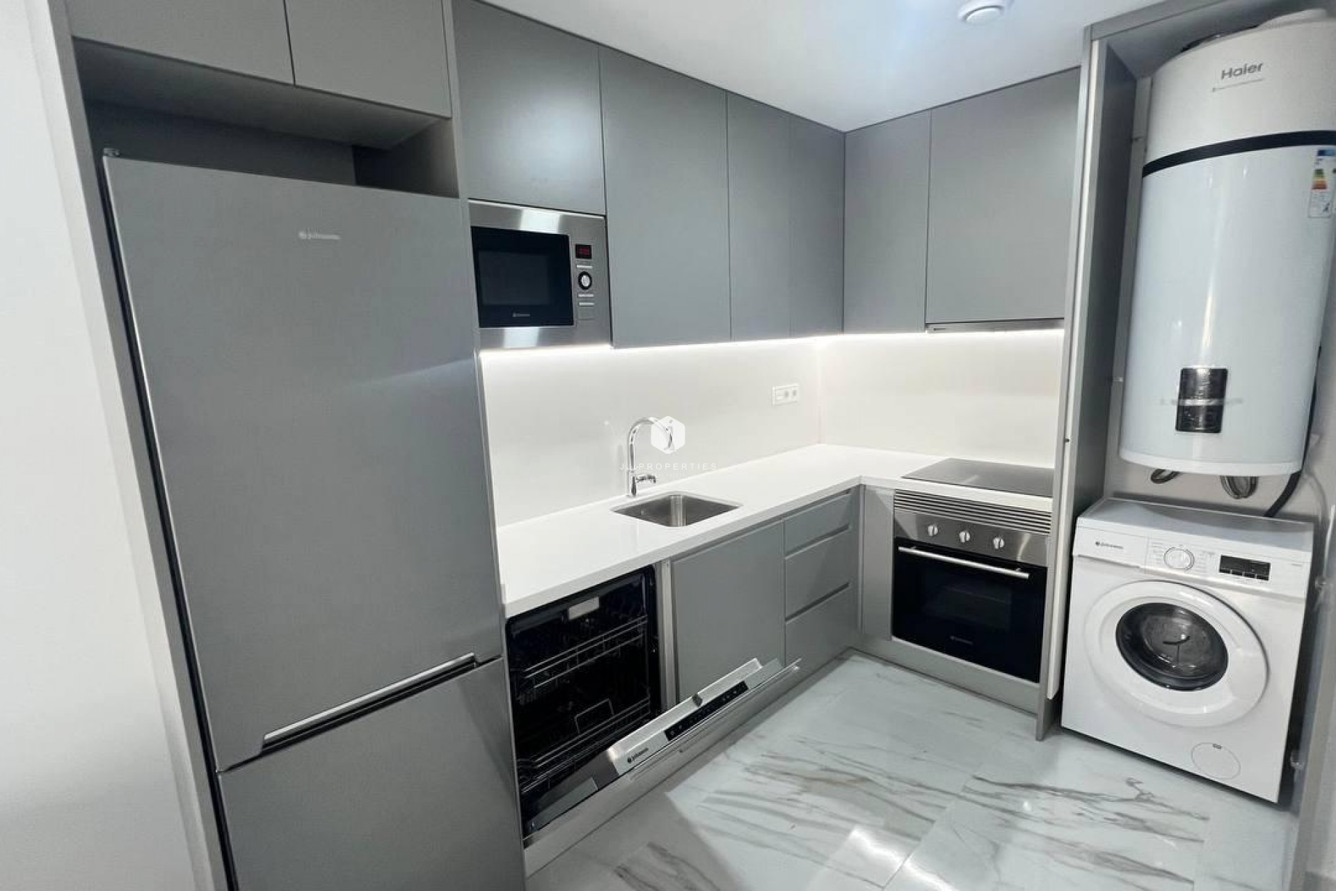 Segunda mano - Apartamento / piso -
Torrevieja - PARQUE DE LAS NACIONES